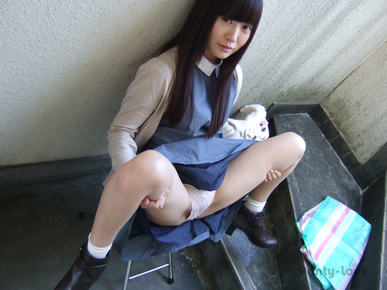 青涩小妹楼梯间内衣展示 108