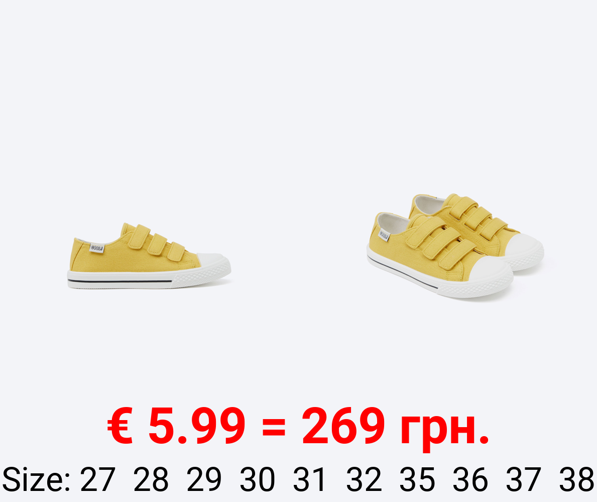 Fabric sneakers with toecap