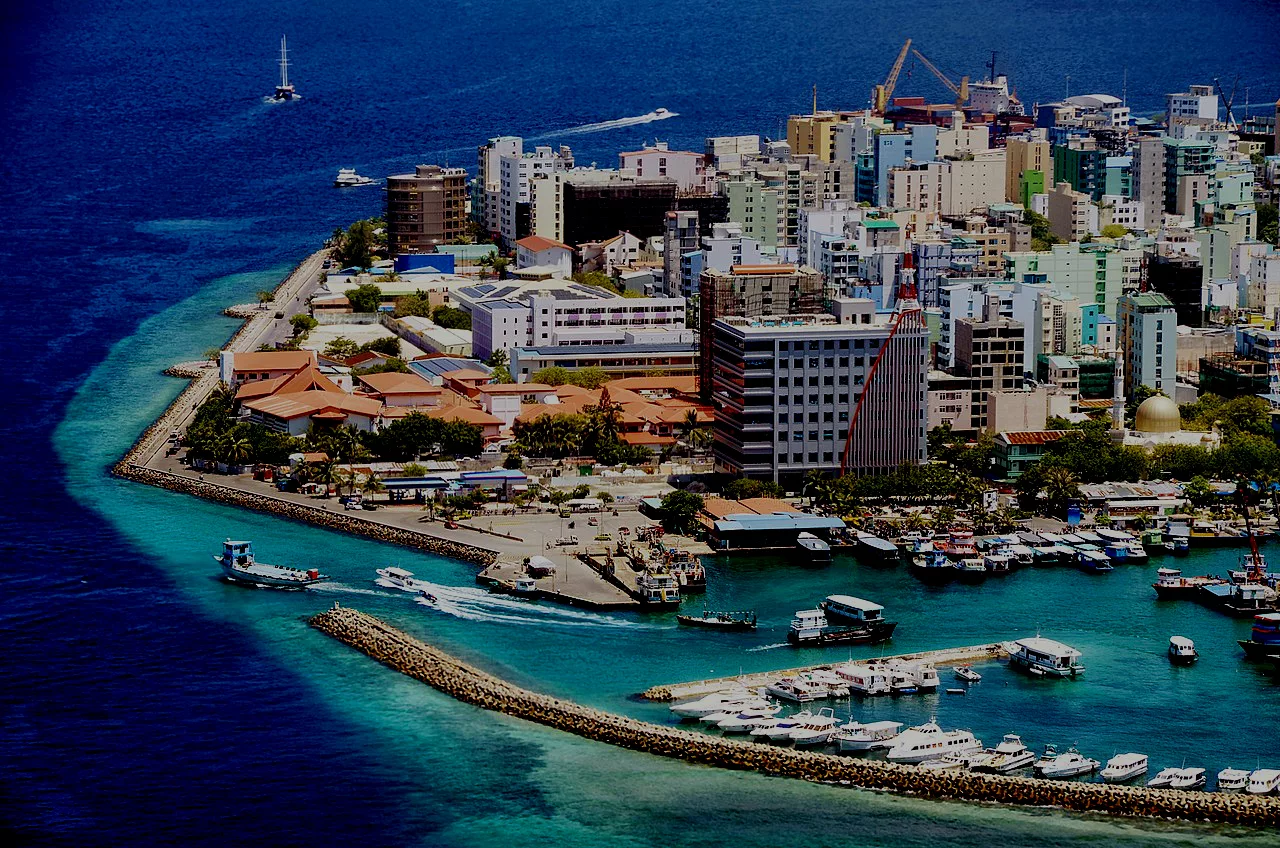 Столица острова святой. Столица Мальдивской Республики. Мале Мальдивы. Мале столица Мальдивских островов. Площадь Мале Мальдивы.