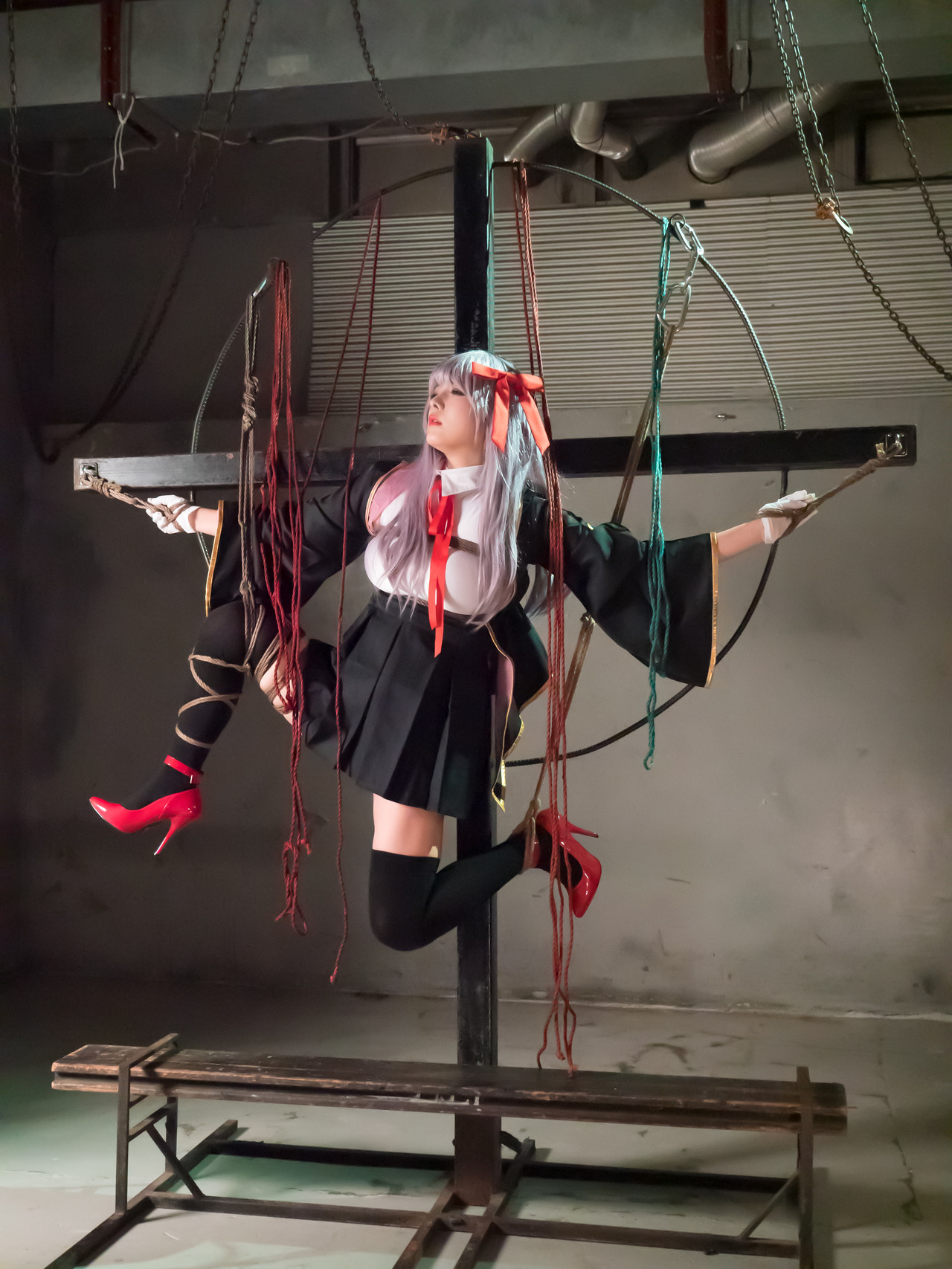 あなたが好きなのは？ダークな世界観で緊縛されている少女 43