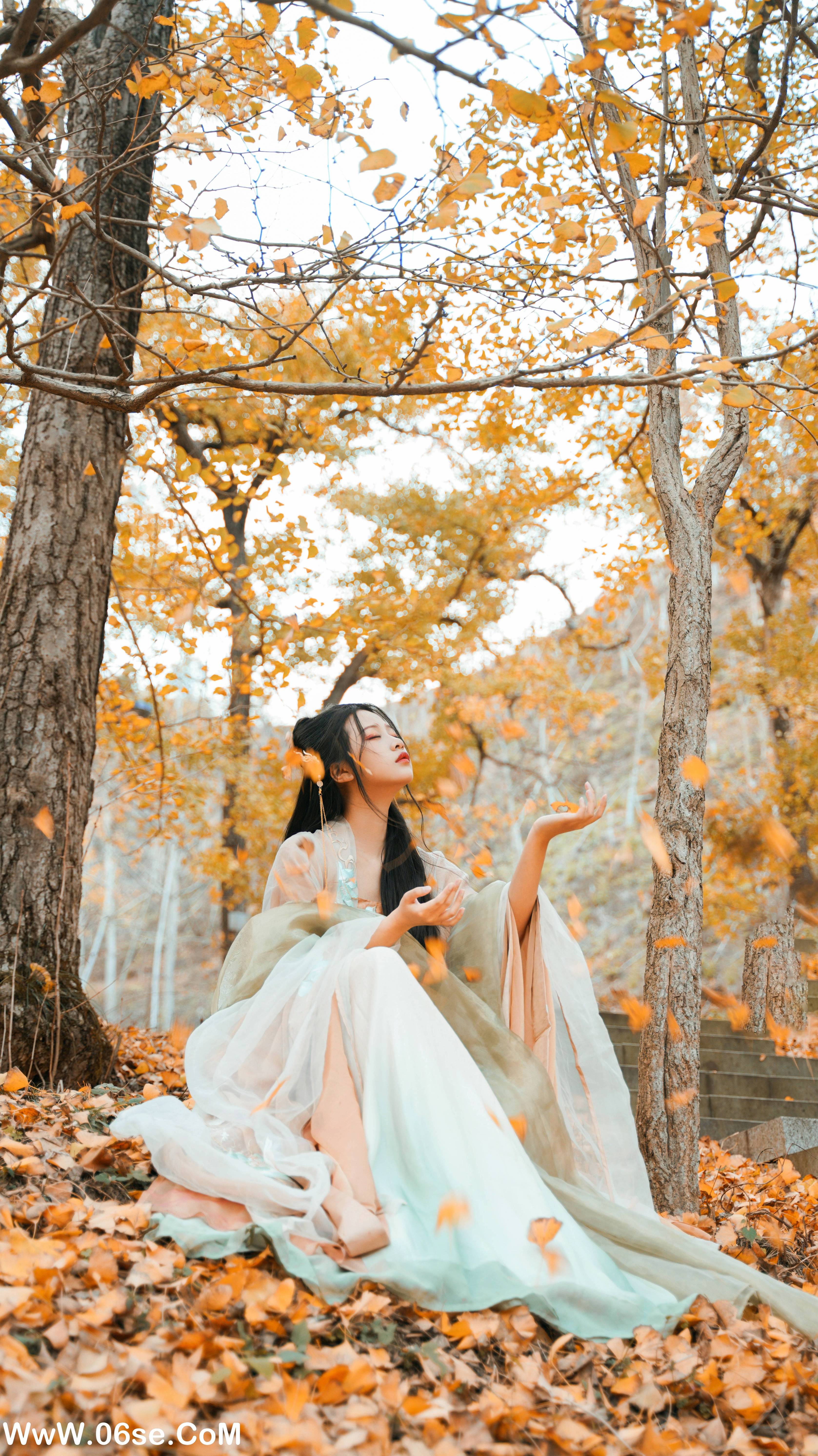 图片[35]-[YITUYU艺图语]2022.12.12 银杏树下 旺旺小小舒[38+1P／467MB]-六色网