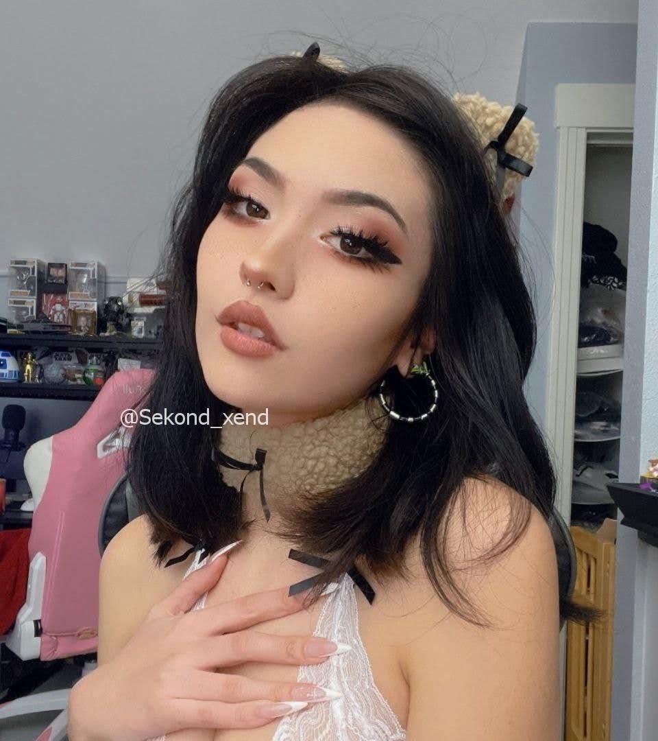 Emi bunny only fans leaked