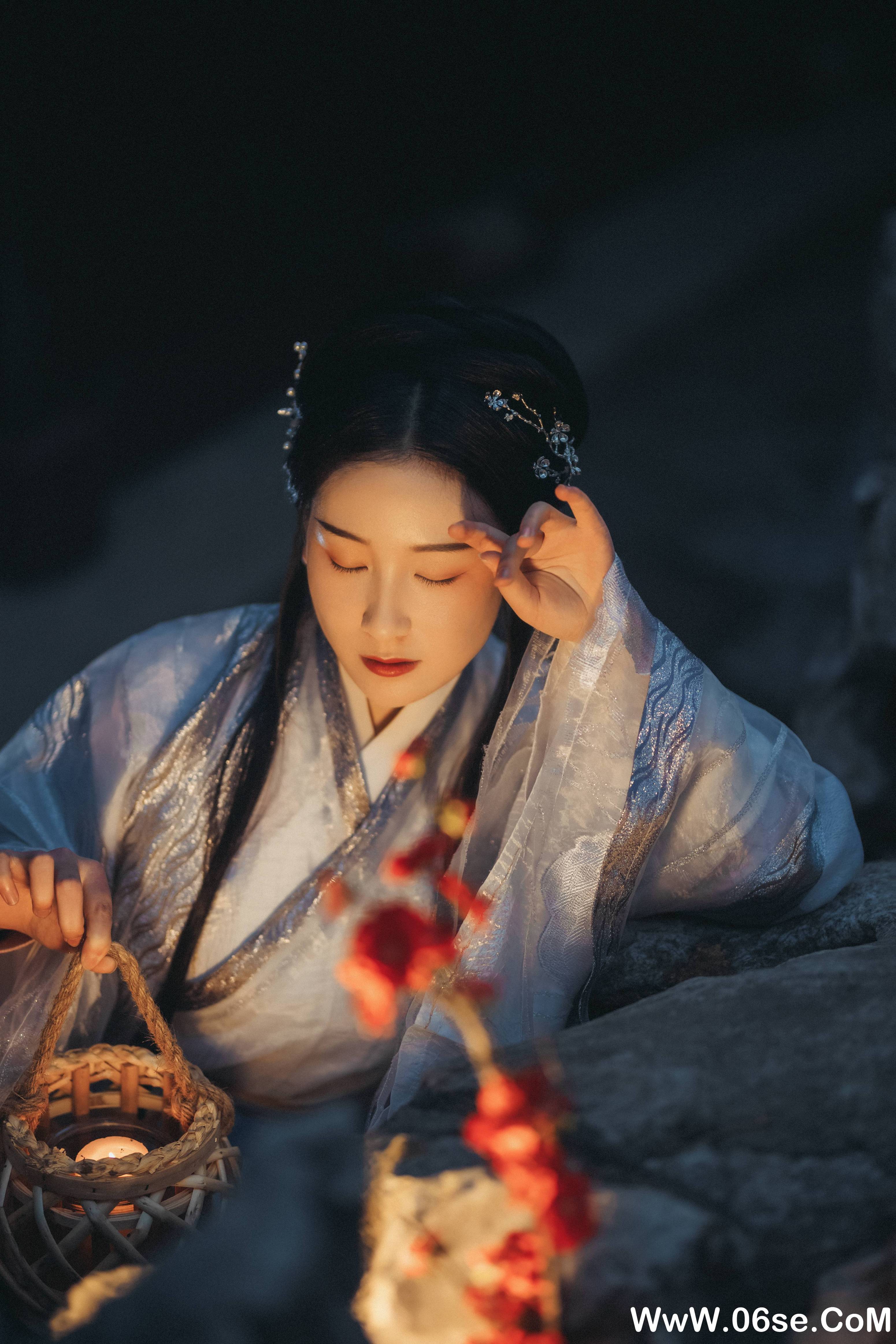 图片[16]-[YITUYU艺图语]2021.10.19 南歌子 淡蓝色忧伤静流淌[26+1P／403MB]-六色网