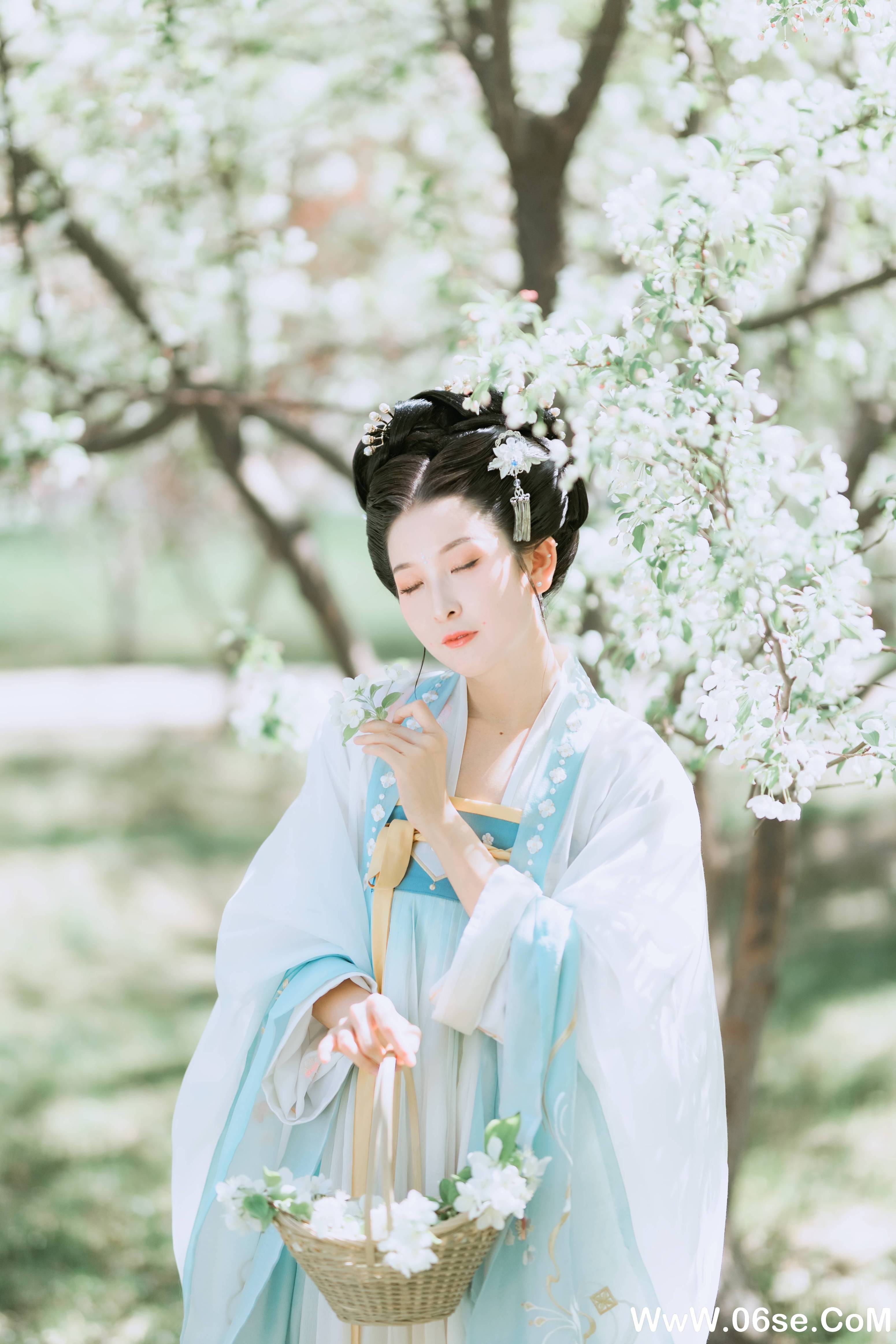 [YITUYU艺图语]2021.10.30 花朝 Simple[21+1P／283MB]-六色网