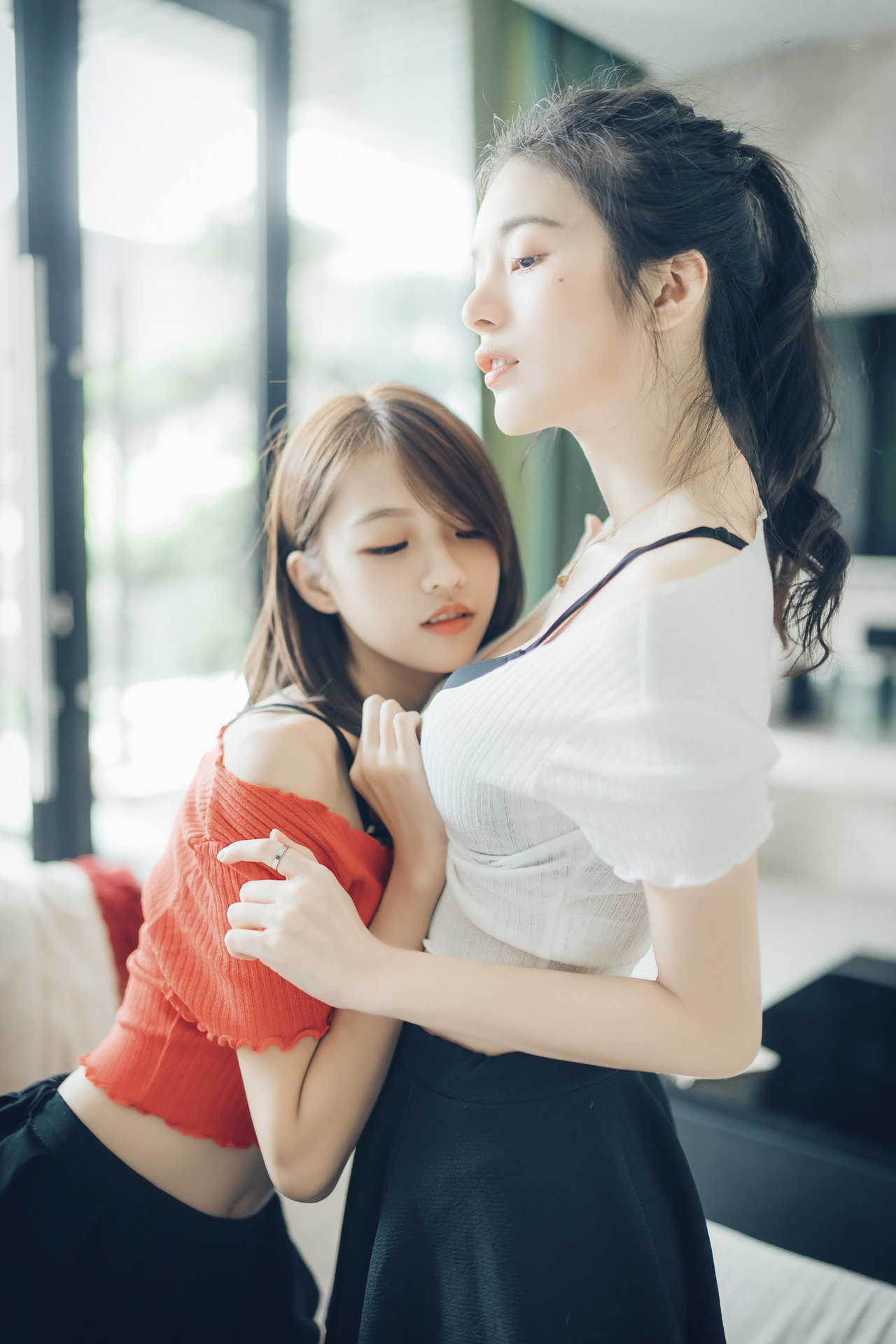 JVID精品 好色蘿莉妍妍X巨乳御姊辰辰❤️ 百合開發初體驗 Vol.01 11