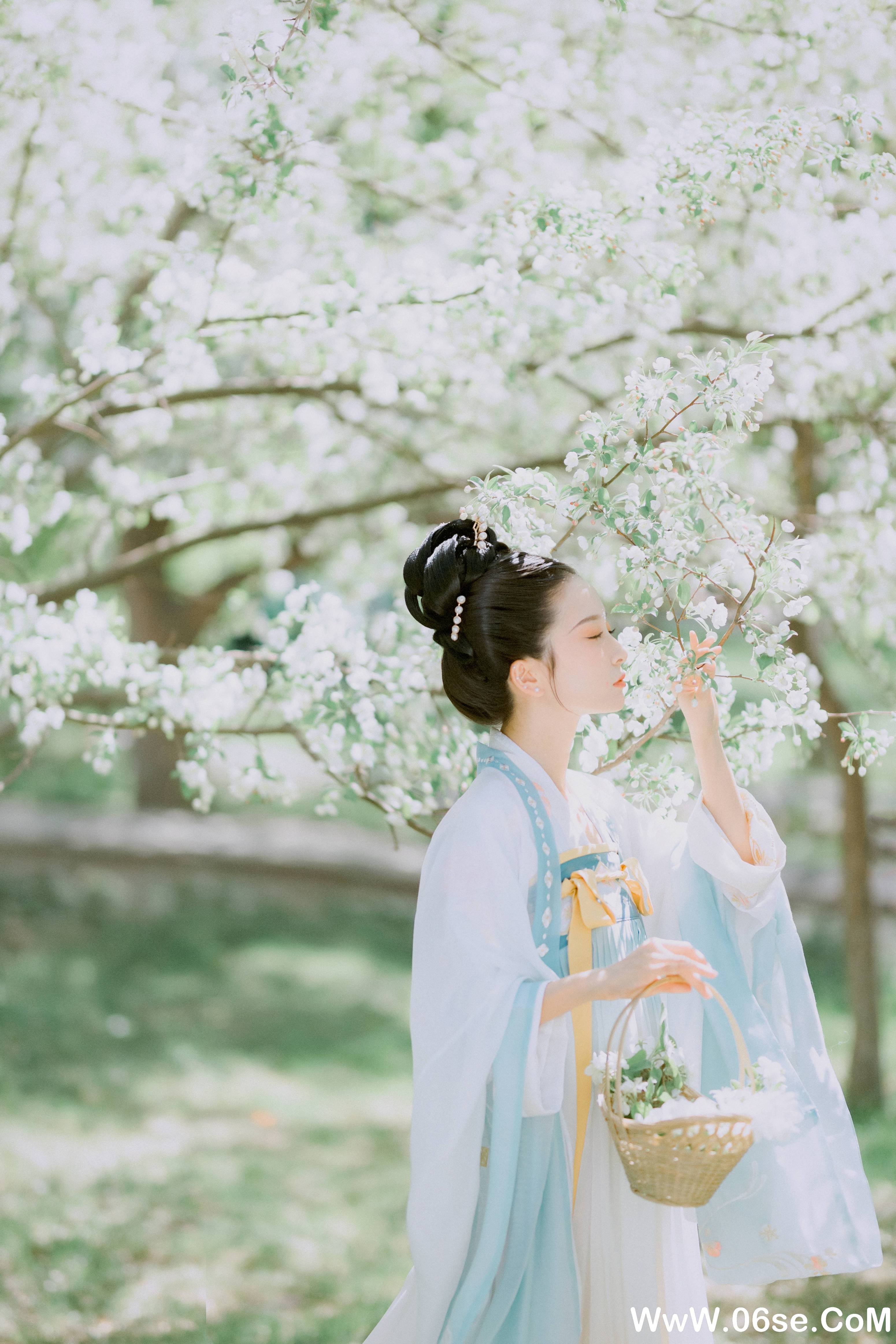 [YITUYU艺图语]2021.10.30 花朝 Simple[21+1P／283MB]-六色网