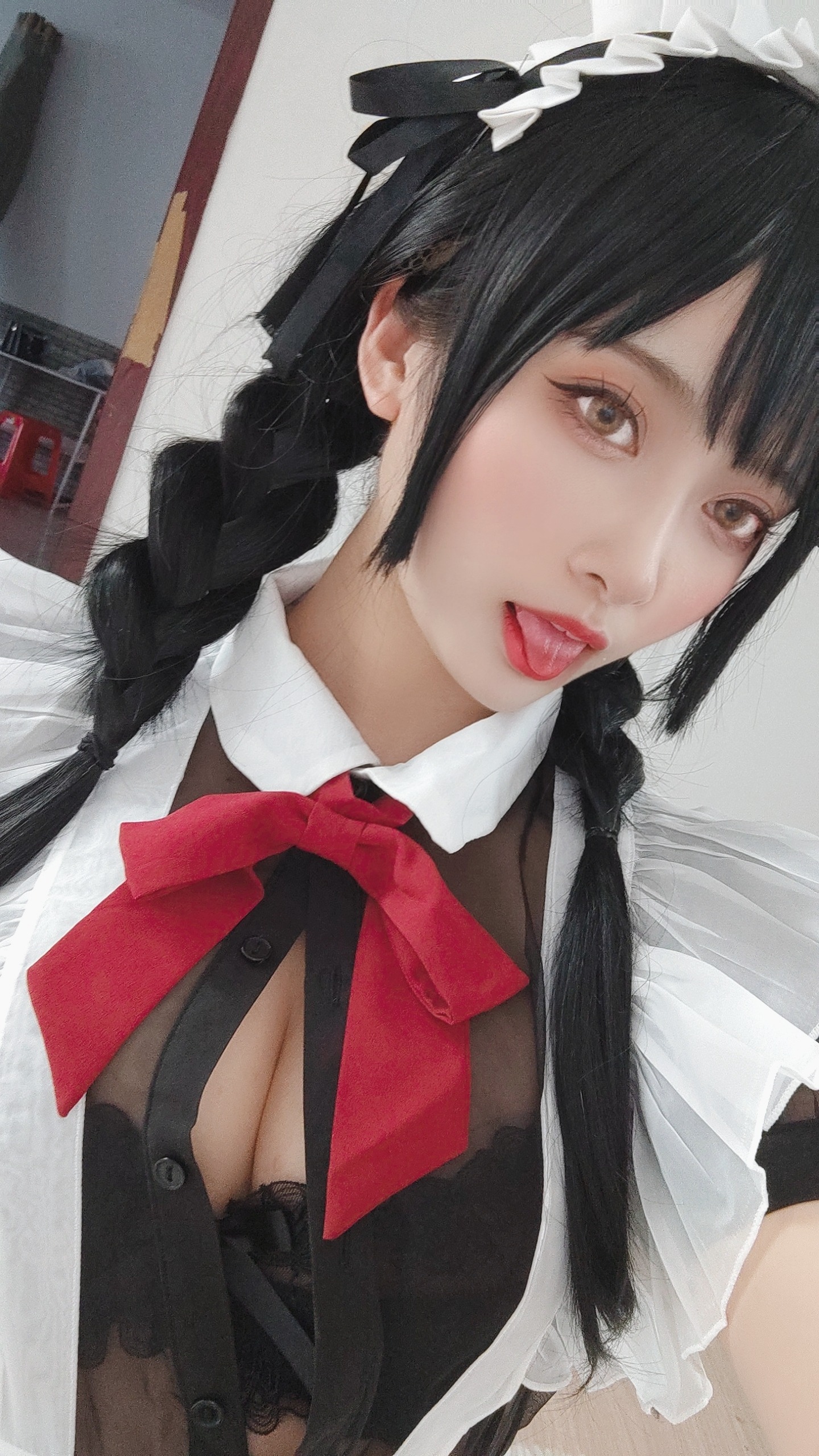 洛璃LoLiSAMA - 黑丝女仆 93P 2V 535MB 45