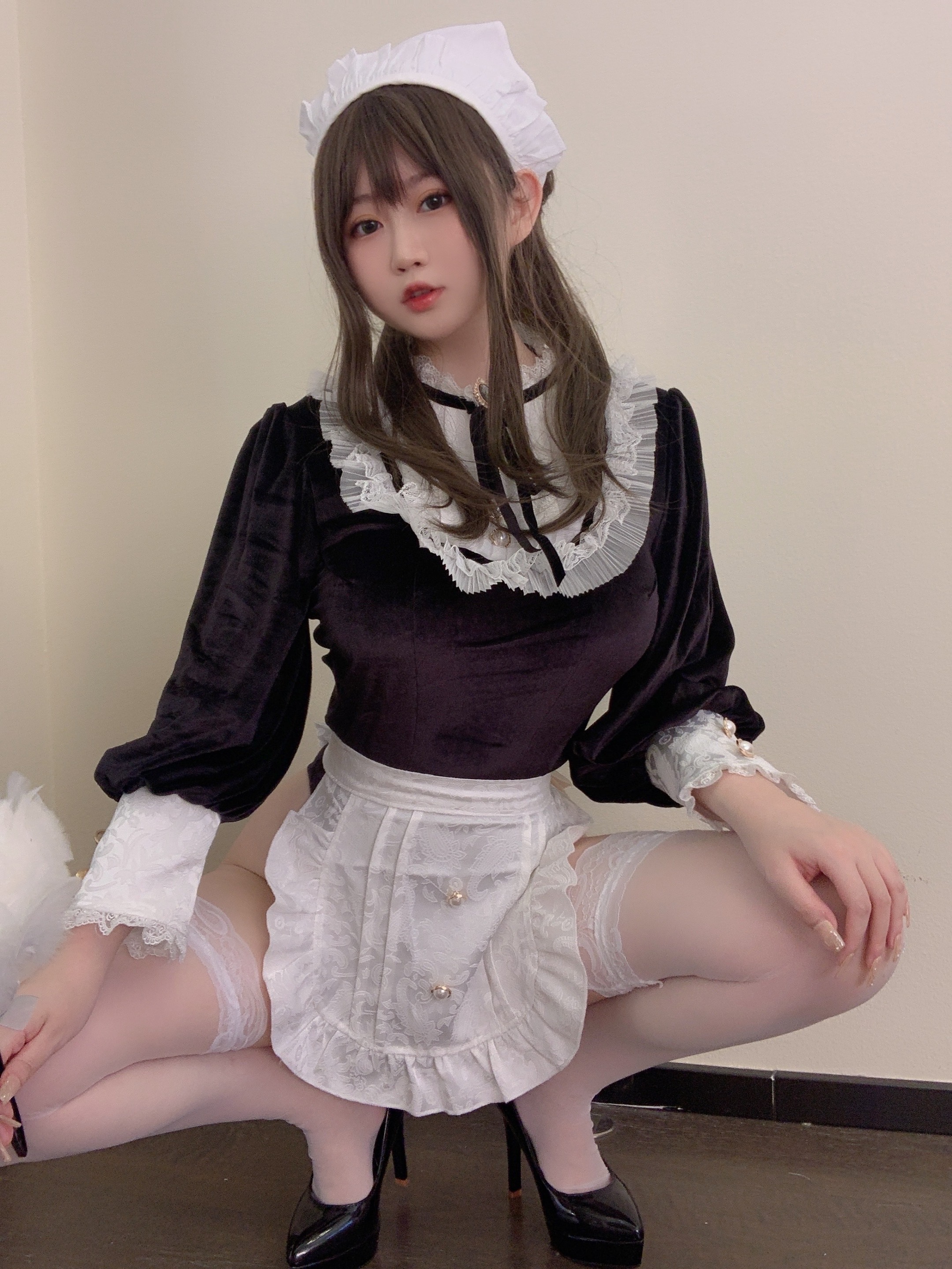 是依酱呀 - NO.49 女仆馆长 [50P5V-225MB] 3