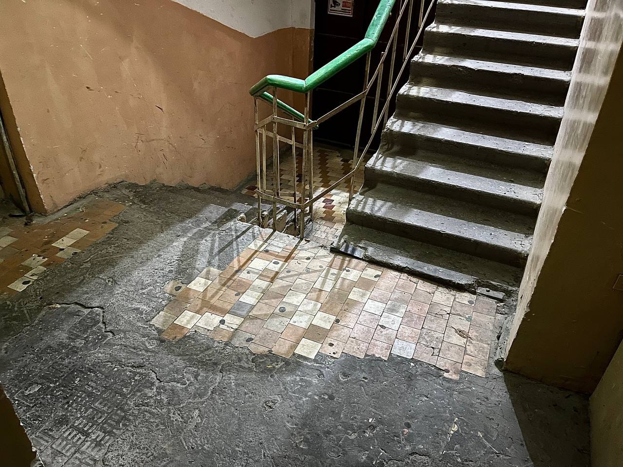 Ремонт в подъезде. – Telegraph