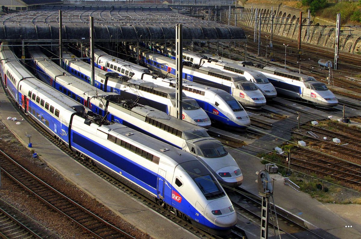 Train france. Скоростной поезд TGV Франция. Французские скоростные поезда TGV. ТЖВ Франция. Высокоскоростные поезда Франции TGV.