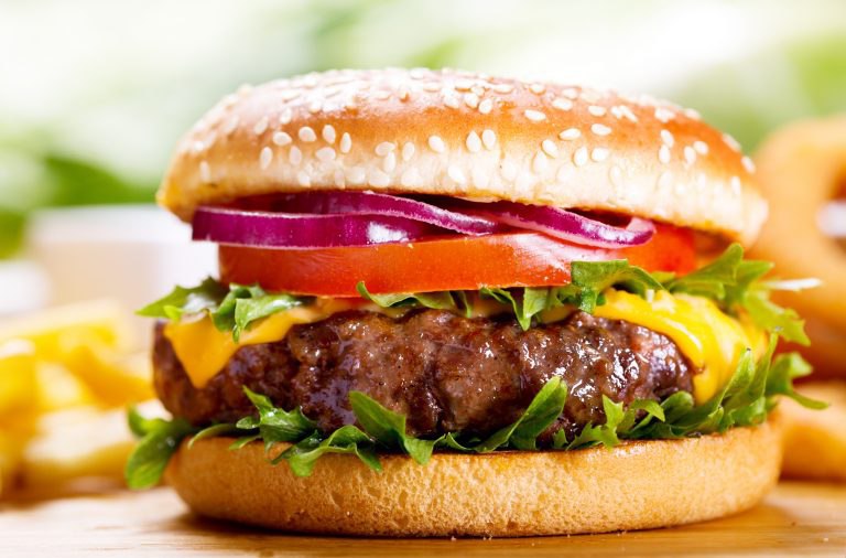 Стартап придумал дешевую технологию производства искусственного мяса — это снизит стоимость бургера до $15