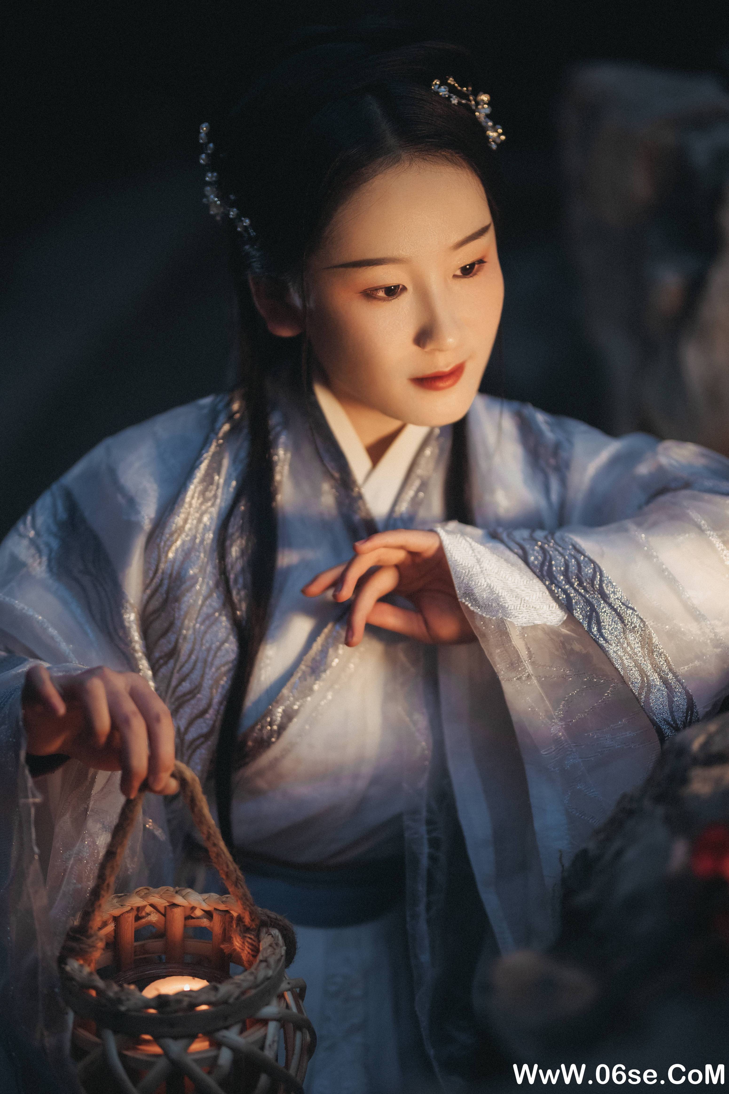 图片[17]-[YITUYU艺图语]2021.10.19 南歌子 淡蓝色忧伤静流淌[26+1P／403MB]-六色网