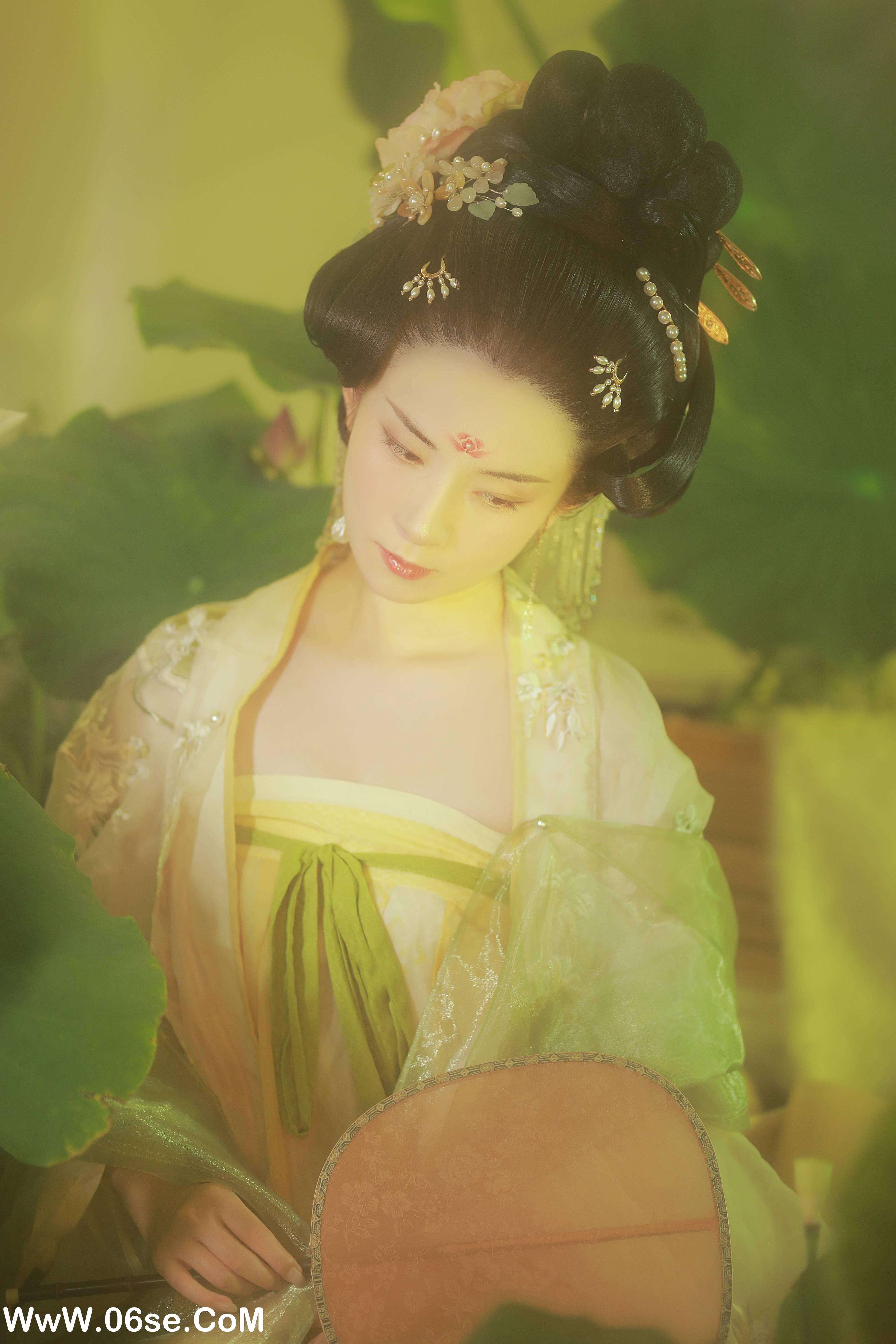 图片[30]-[YITUYU艺图语]2022.09.09 云想衣裳花想容 也清秋[31+1P／681MB]-六色网
