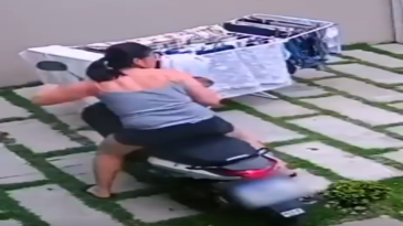 Tendiendo la moto