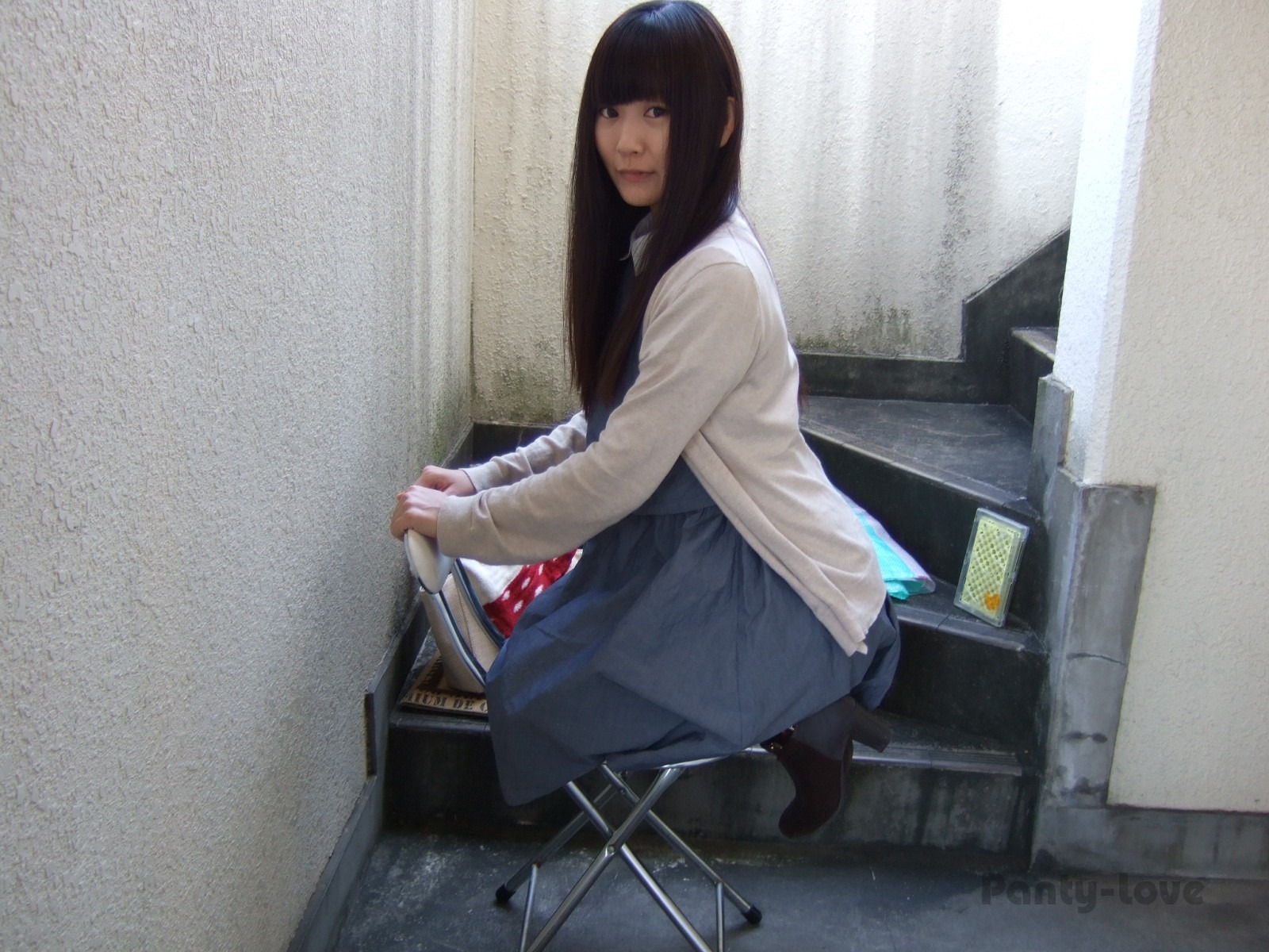 青涩小妹楼梯间内衣展示 109