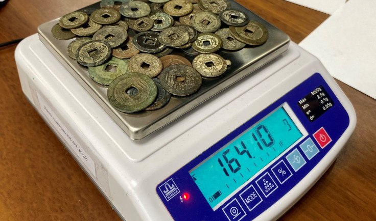 47 старинных монет пытались вывести в Китай из Хабаровска