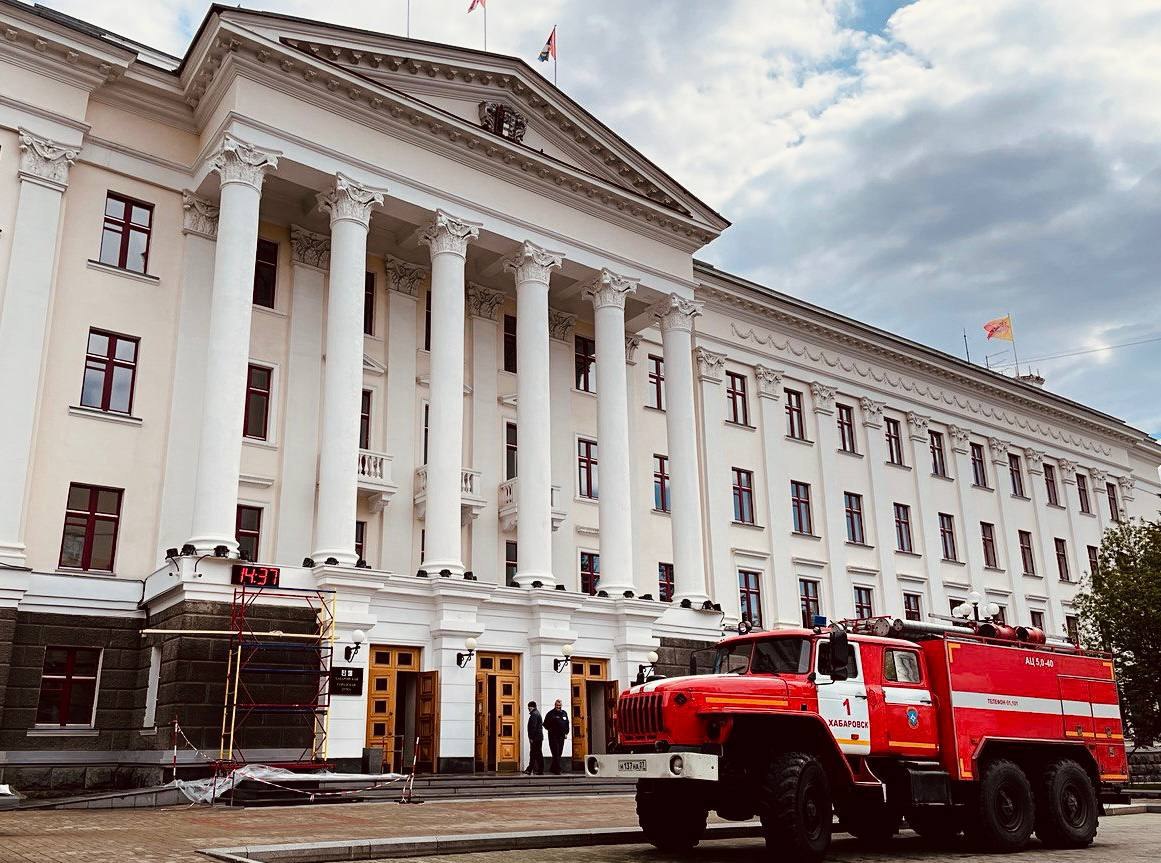 В Хабаровске снова эвакуируют мэрию города из-за сообщения о взрывном устройстве