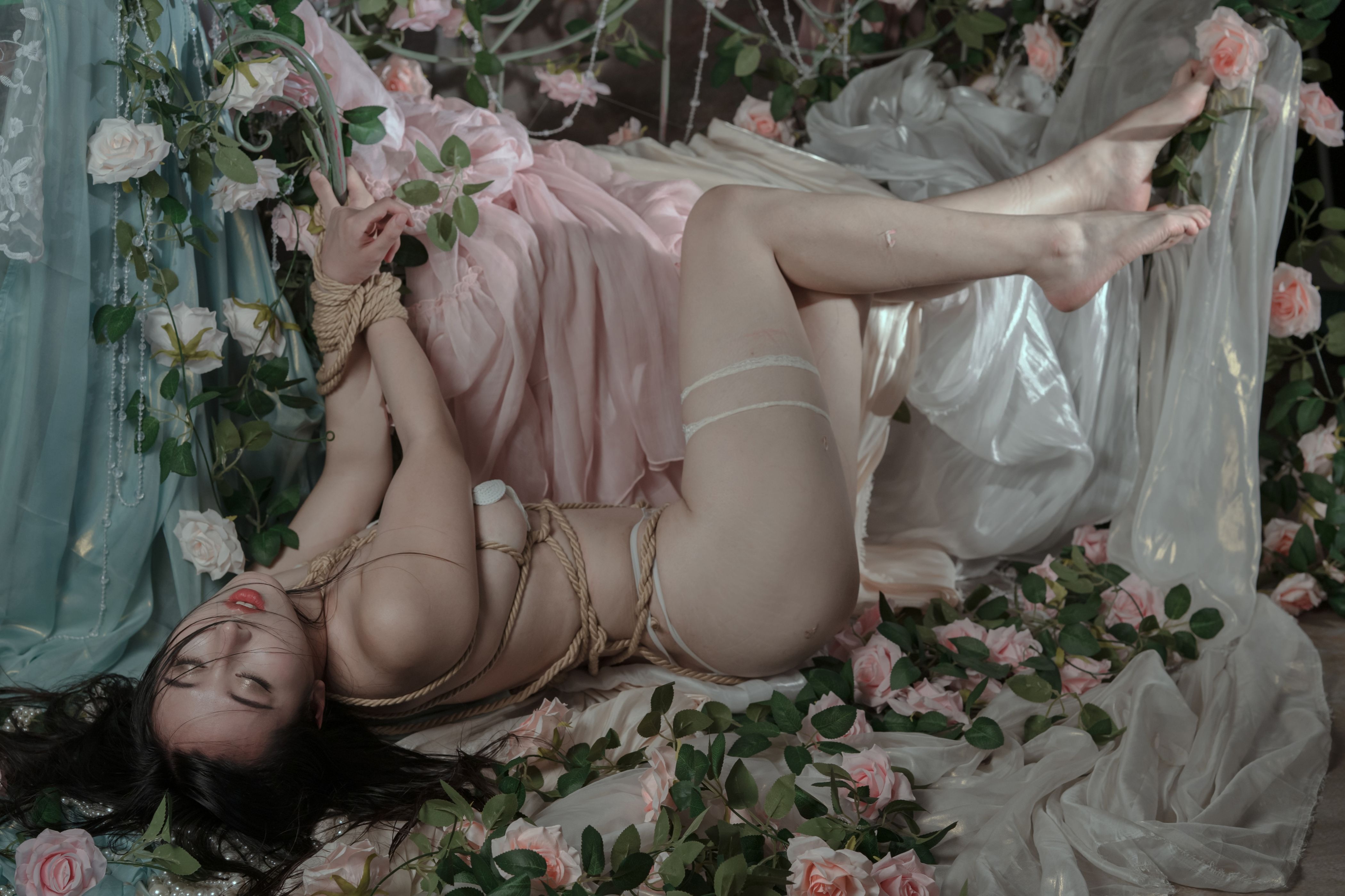 云溪溪 - 奶桃 玫瑰绳艺 [50P1V-933MB] 33