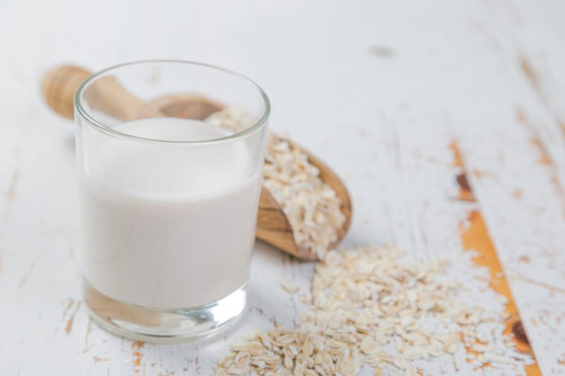 Британские исследователи выяснили, что растительные аналоги молока слаще и вреднее натурального продукта