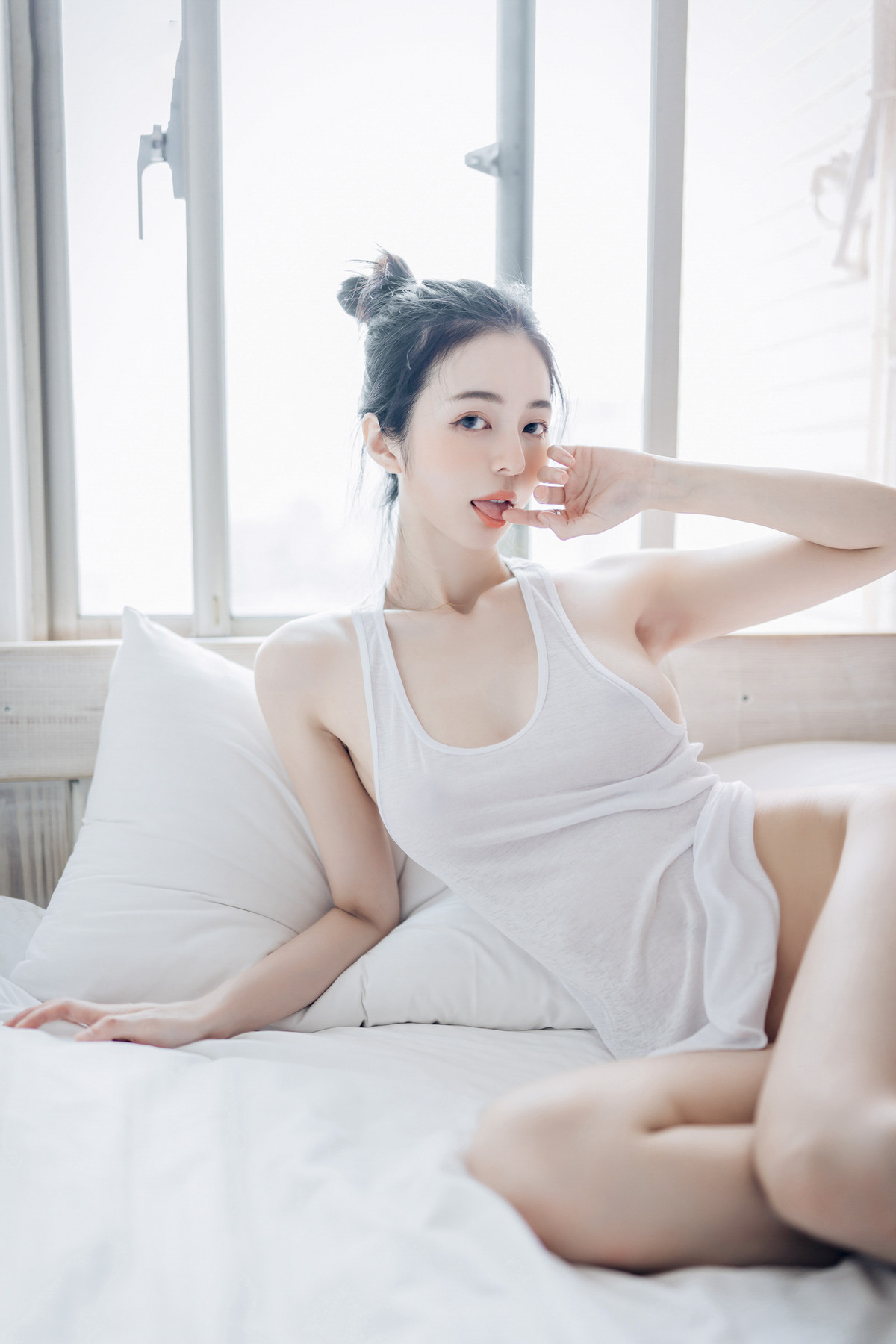 仙仙辰久違單人寫真?誠意超豐富寫真，全裸拍攝加六套服裝，爆炸性感女友系辰辰 Vol.02 5