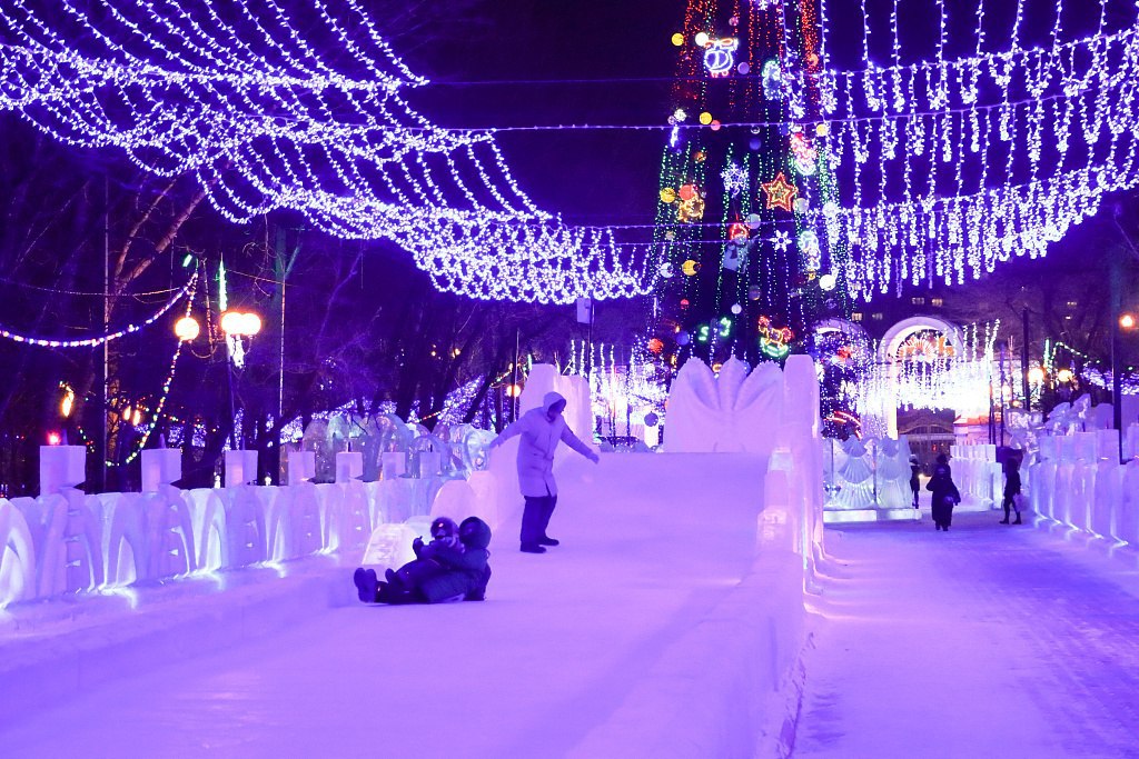 Ледовый городок демонтируют в парке «Динамо» 