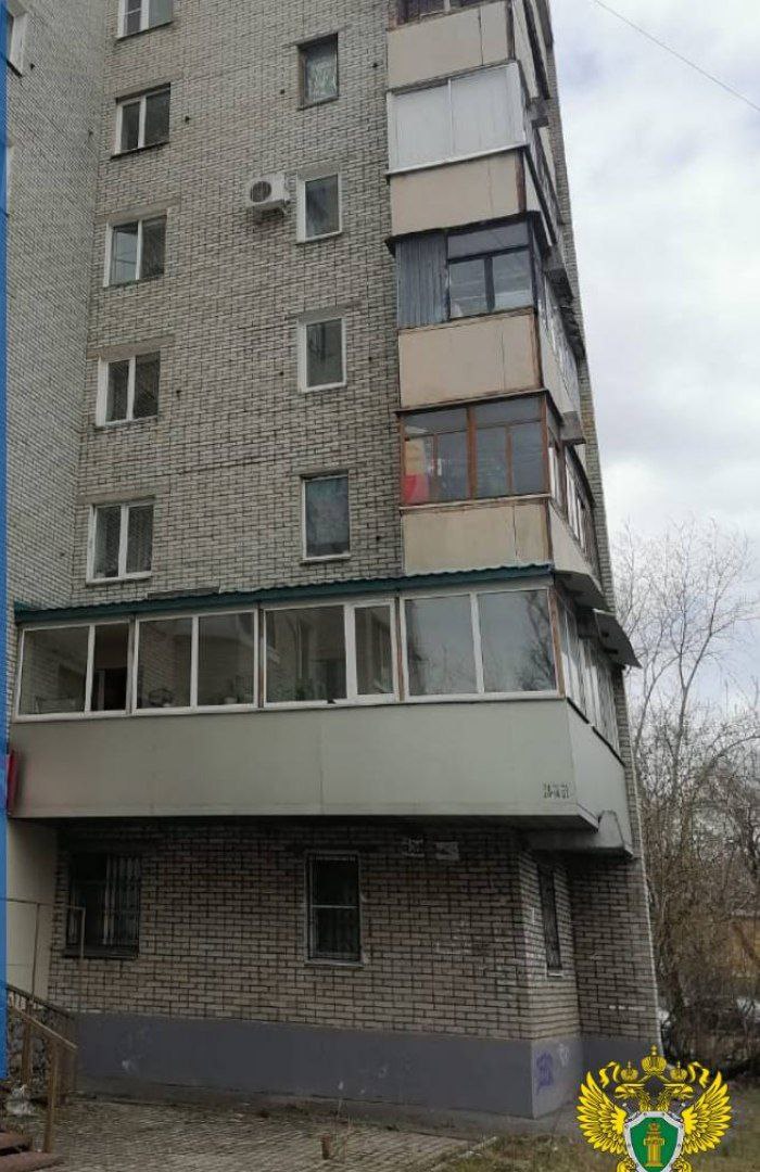 Ребенок выпал из окна 6 этажа многоквартирного дома в Хабаровске