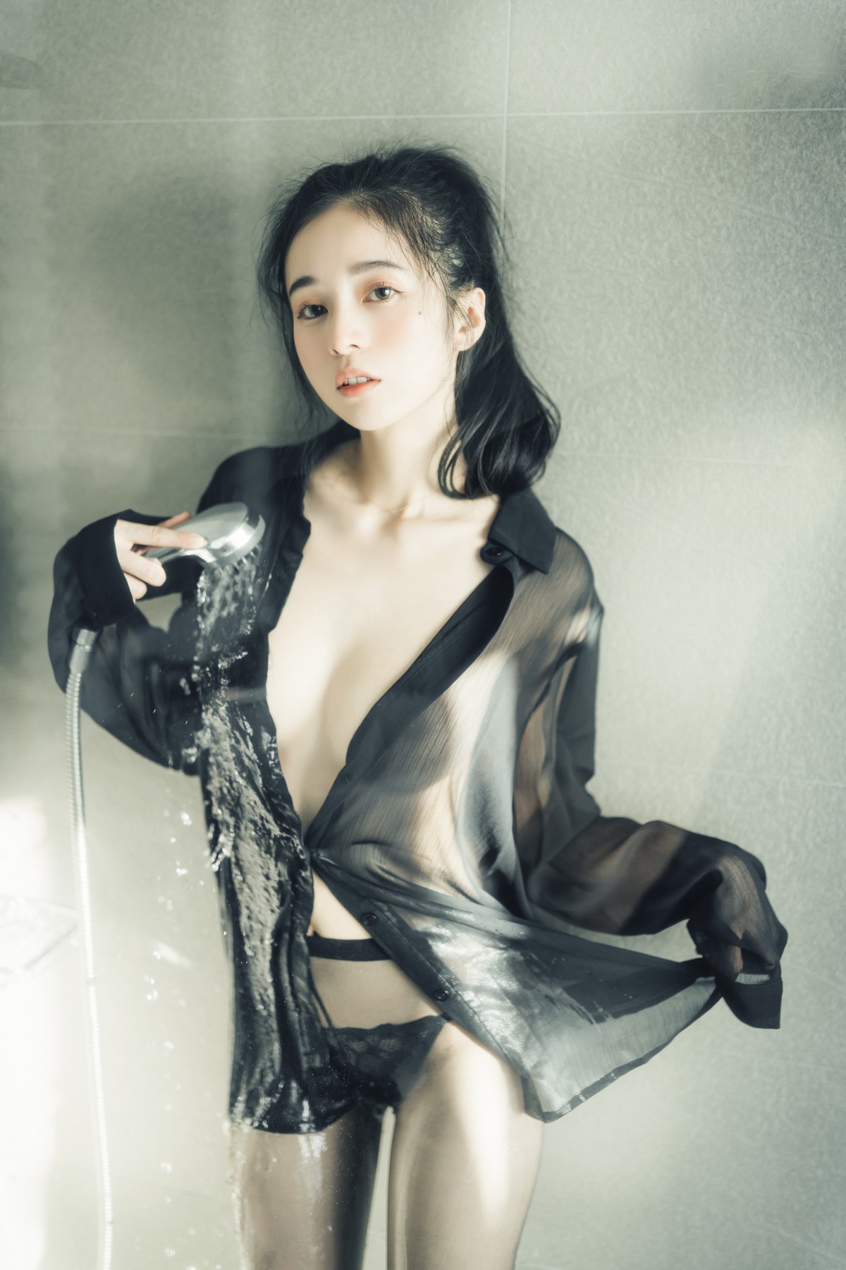 JVID精品 🔞仙仙辰 透明罩衫 透明駱駝蹄內褲 濕潤黑絲 我的女友 這次有點色😈有點甜 Set.02 25