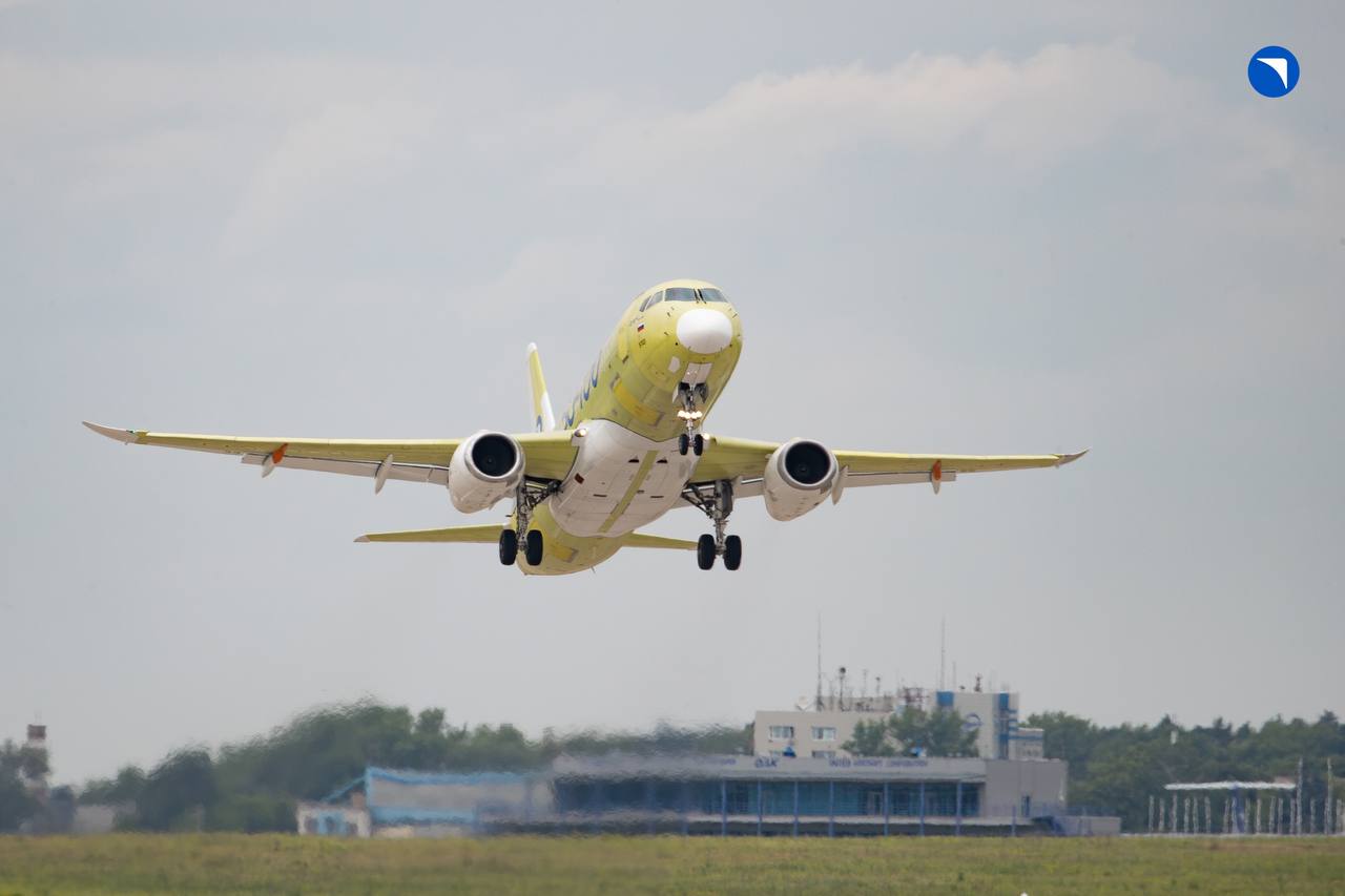 Начались сертификационные летные испытания импортозамещенного Superjet-100