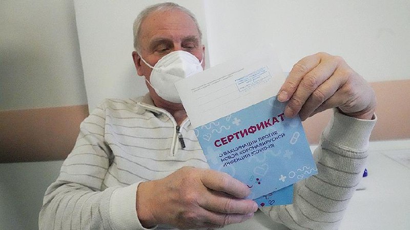 2000 рублей за прививку от COVID-19 заплатят пенсионерам Хабаровского края