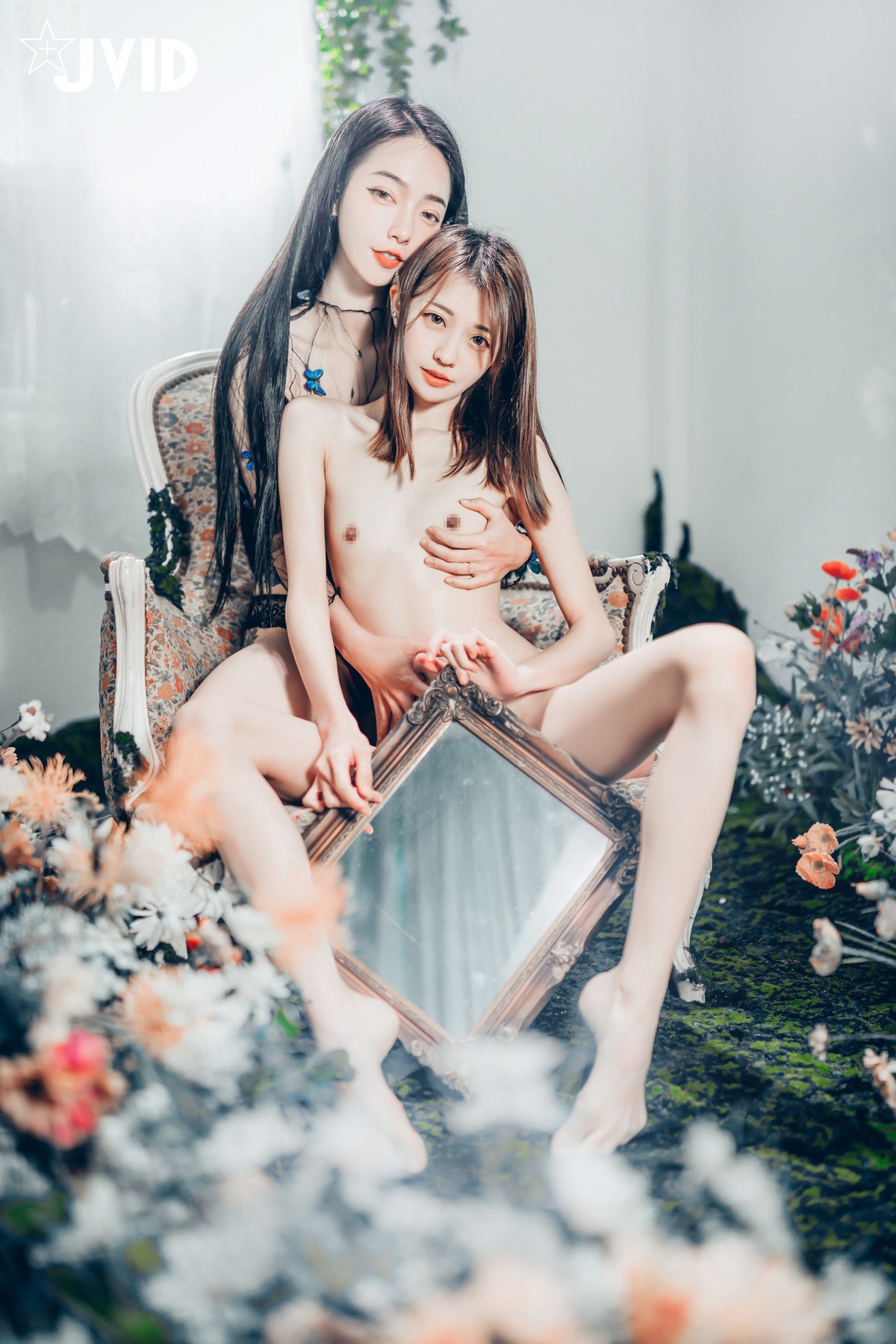 JVID精品 情色國王遊戲🔞比賽寫真情色大突破🔥 飄飄 辰辰 挑戰大家從沒有看過的她們 內容絕對厲害!!超誠意尺度滿滿的國王視角❤️讓兩位女神服侍 誰才是國王 Set.03 40