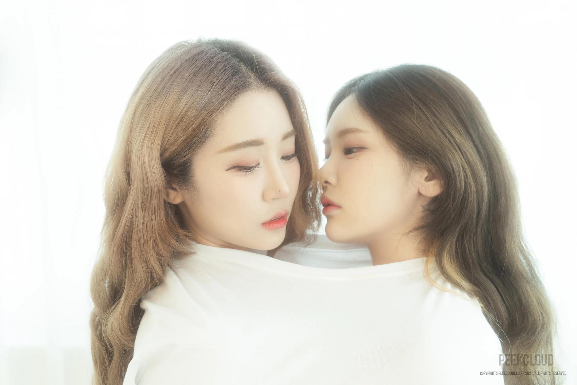 Yuka 유카, Jeong Bomi 정보미, [PEEKCLOUD] Christmas Twin Edition Set.01 5