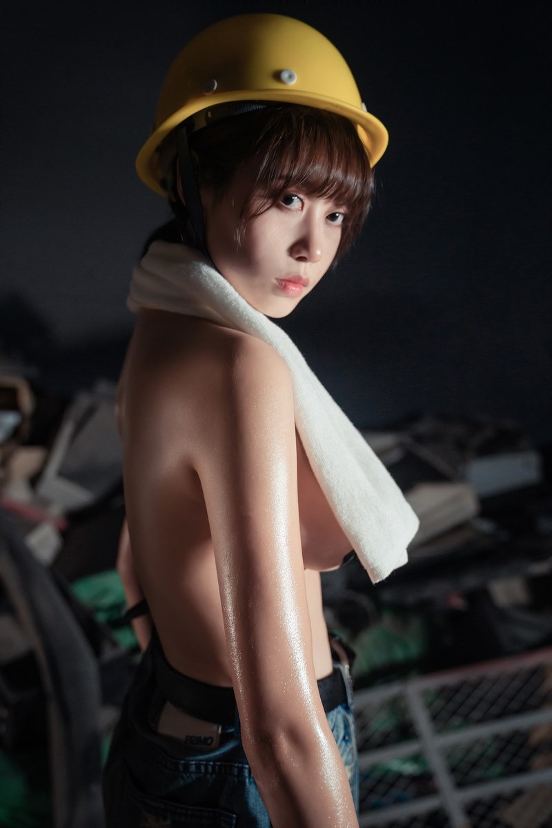 [Cos]奈汐酱 - 咱们工人有力量[35P] 19
