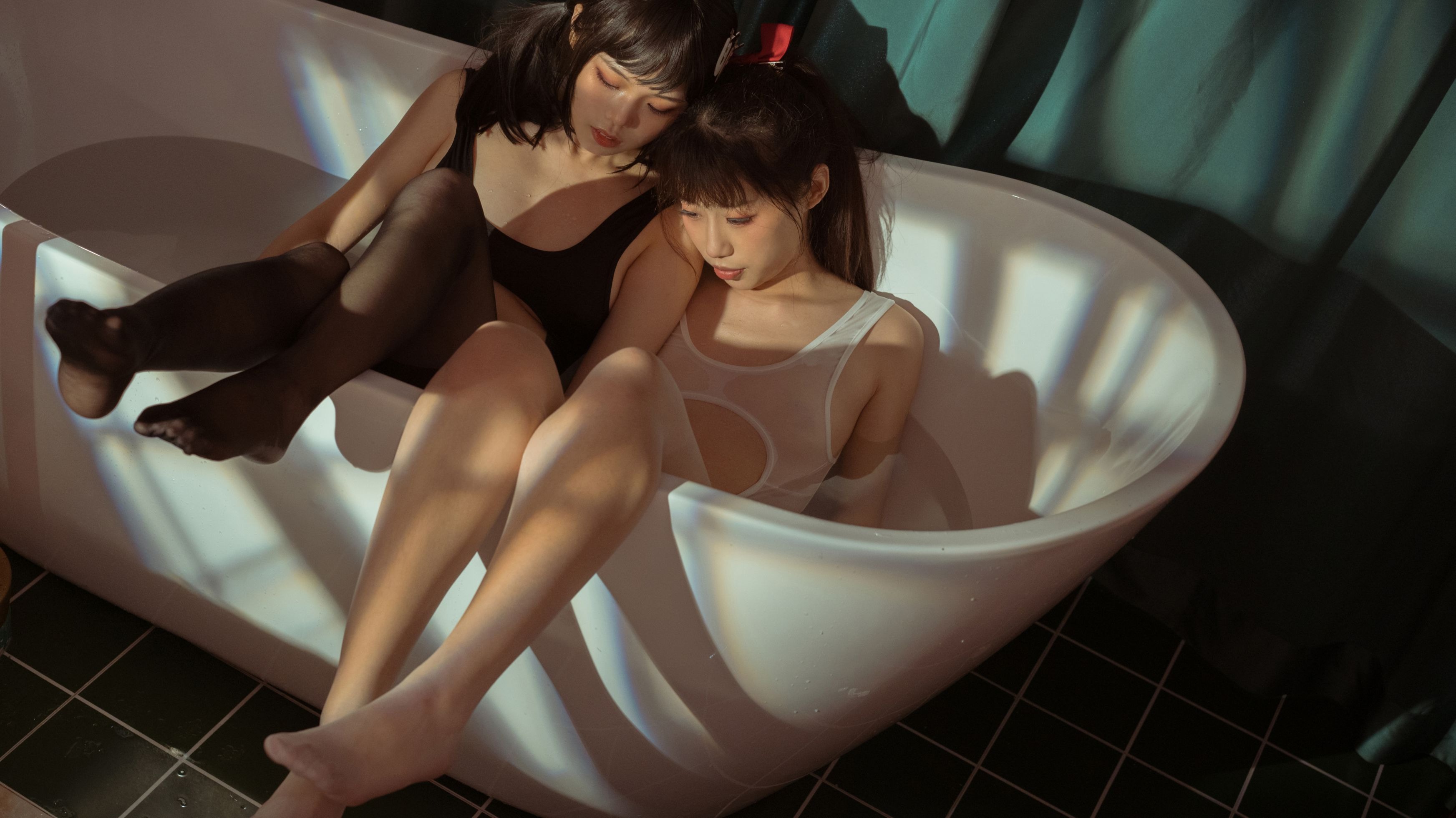 七月喵子 - NO.05 黑白双人浴缸 [34P-345MB] 26