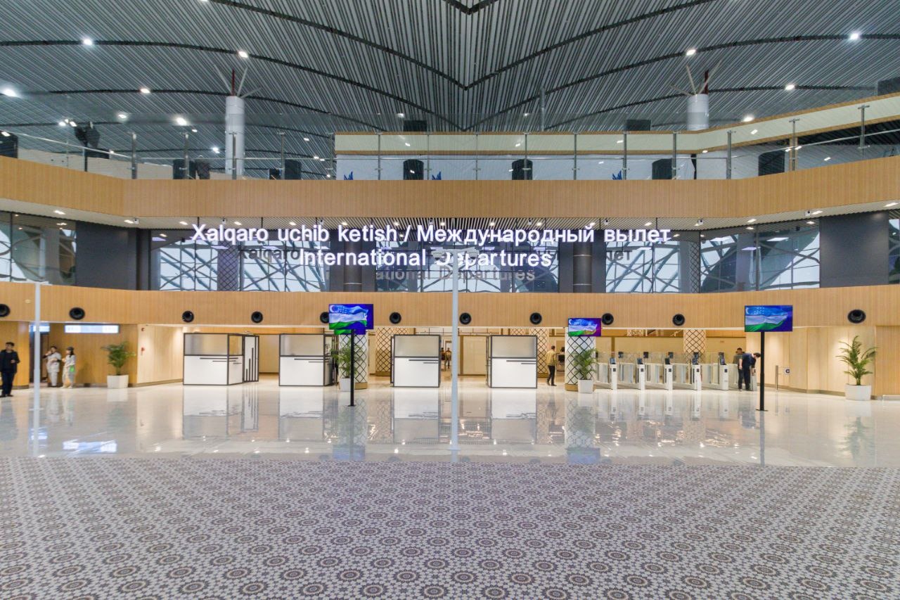 Аэропорт самарканд вылеты. Международный аэропорт Самарканд. Самарканд халкаро аэропорт. Samarqand International Airport 2022. Аэропорт Самарканд новый.