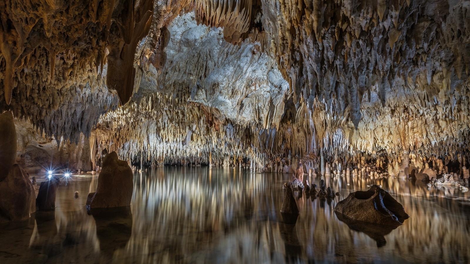 Diamond cave. Пещеры Кристал-Кейв. Хрустальная пещера Бермудские острова. Шахта Кристальная Крым.