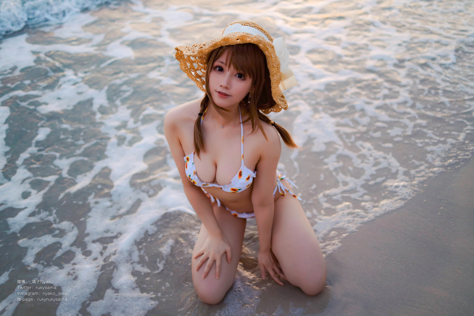 Cosplay Nyako喵子 向日葵比基尼 37