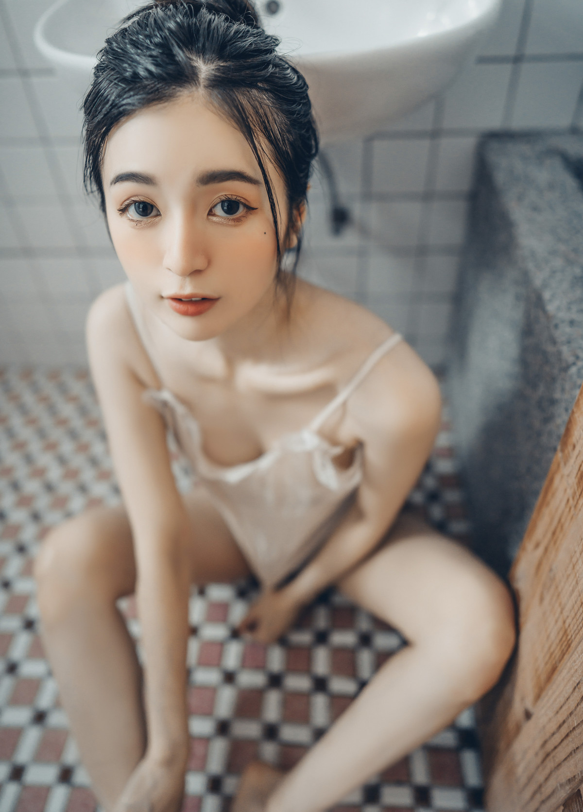 終於約到女神泡湯，浴巾一直掉，最後不穿了直接拍 S級美女-辰辰 Vol.02 5