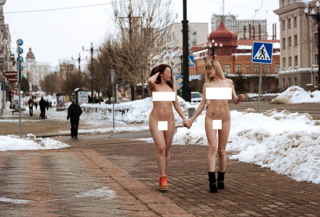 Голые девушки гуляют (60 фото) - секс фото