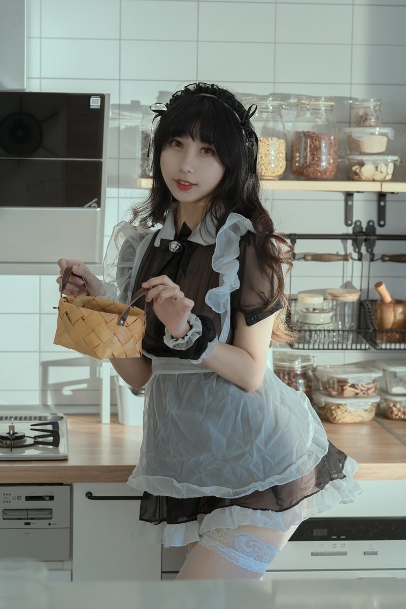 [Cos]云溪溪 - 奶桃 女仆 [40P+8V] 3