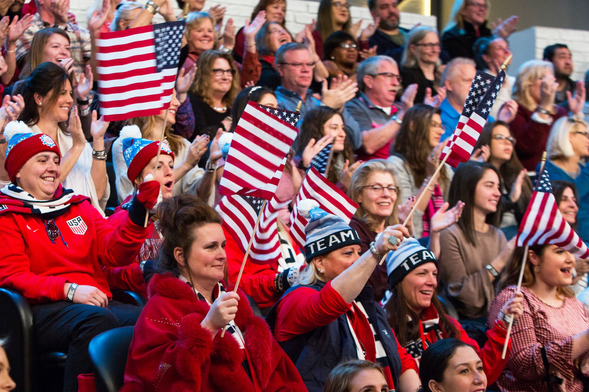 White americans. Американский народ. Много американцев. Американцы в Испании. Разноцветный американец.