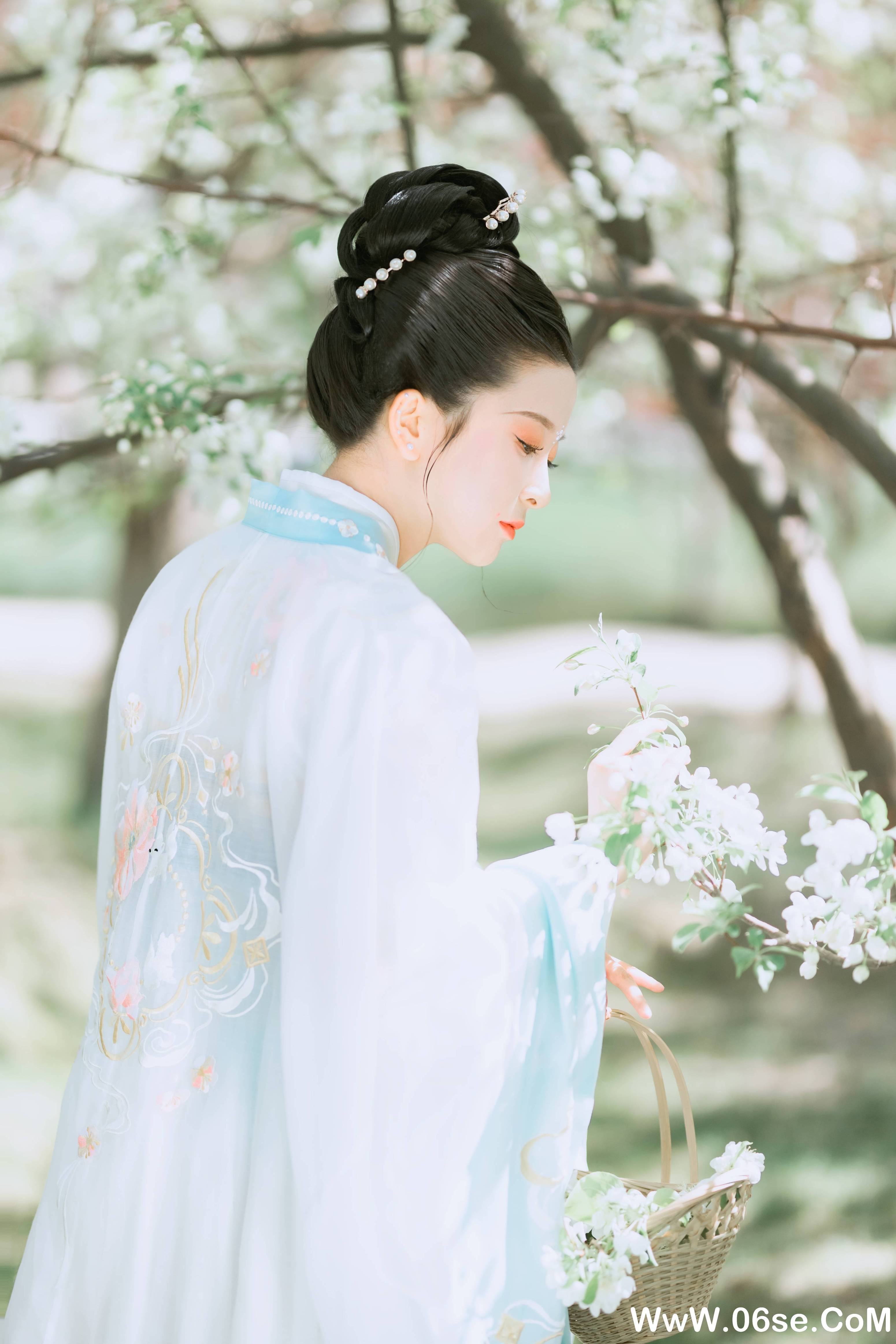 [YITUYU艺图语]2021.10.30 花朝 Simple[21+1P／283MB]-六色网