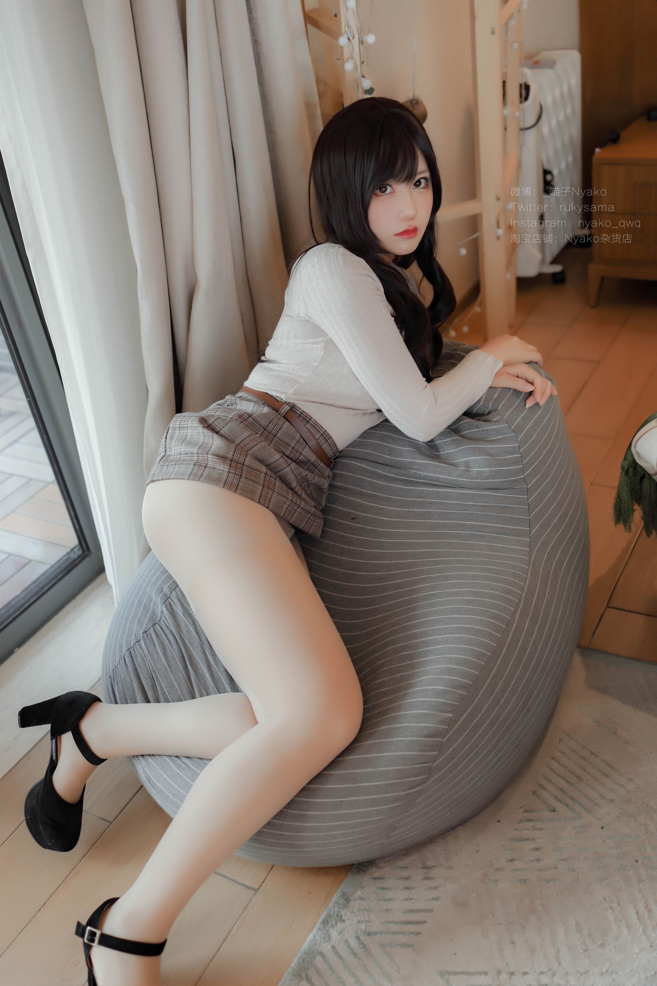 喵子Nyako 31人妻本X姐姐的居家假日 170P+9分钟视频 26