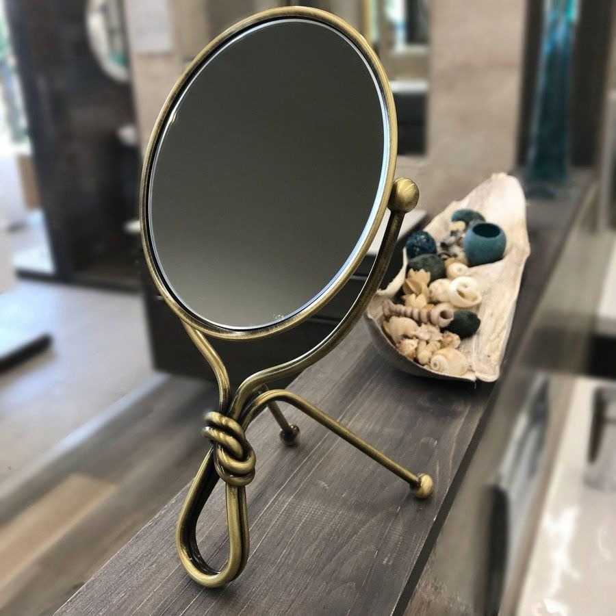 New mirror. Зеркало настольное кованое. Зеркальце настольное. Зеркало в кованной оправе настольное. Настольные дорогие зеркала.