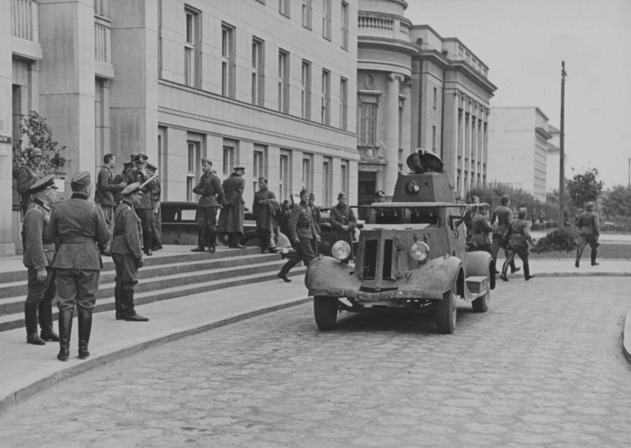 Брест парад вермахта. Совместный парад вермахта и РККА В Бресте. Совместный парад советских и немецких войск Брест 1939 год. Парад вермахта и РККА В Бресте 1939. РККА В Бресте 1939.