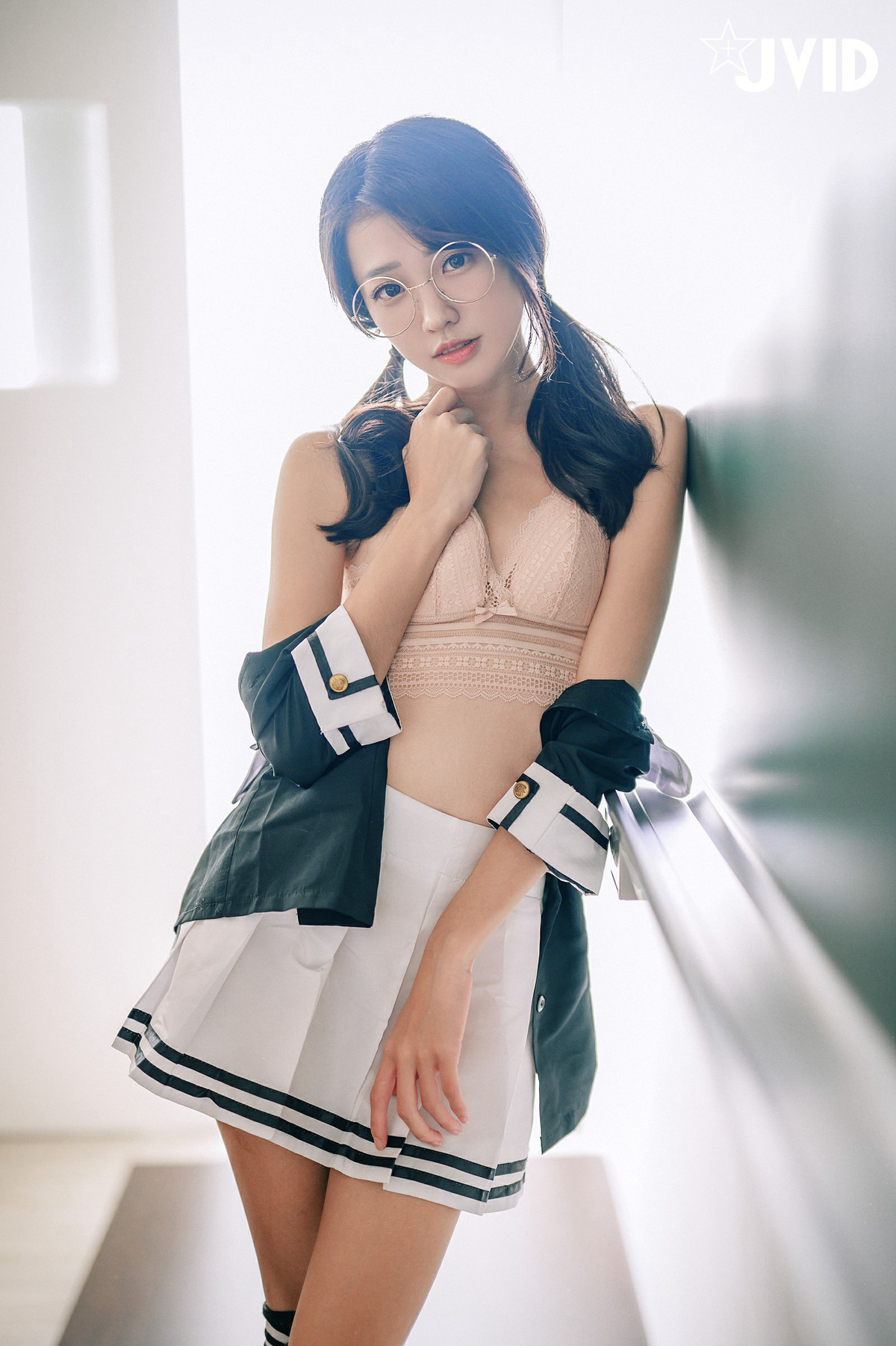 JVID精品 高顏值甜美學妹誘惑?清純校花?放學後的教室，學妹說她喜歡我 Vol.01 32