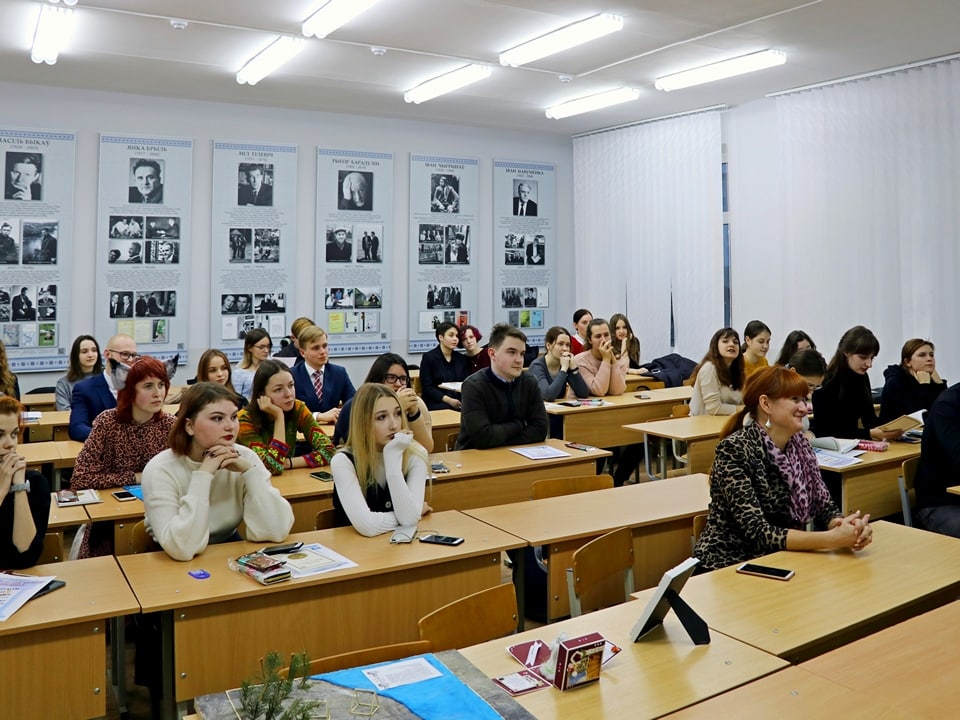 Бгу экономический факультет. Белорусский государственный университет филологический Факультет. БГУ Минск внутри. БГУ В Минске филологический Факультет. Башкирский государственный университет филология;.