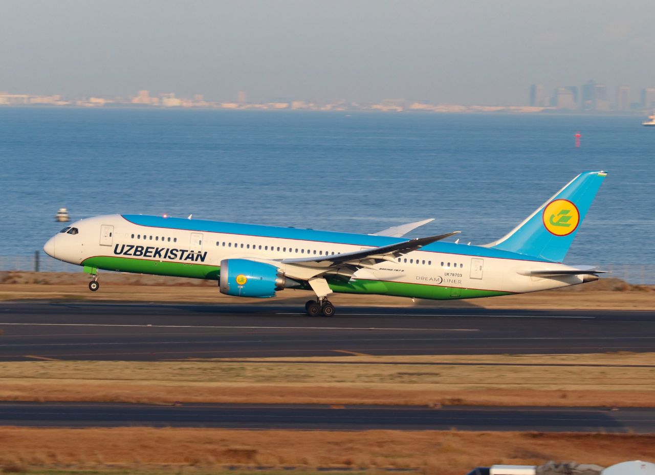 Узбекистан айверс. Боинг 787 Uzbekistan Airways. Боинг 787-8 Дримлайнер Uzbekistan Airways. Боинг 752 Uzbekistan Airways. Дримлайнер 787 Uzbekistan.