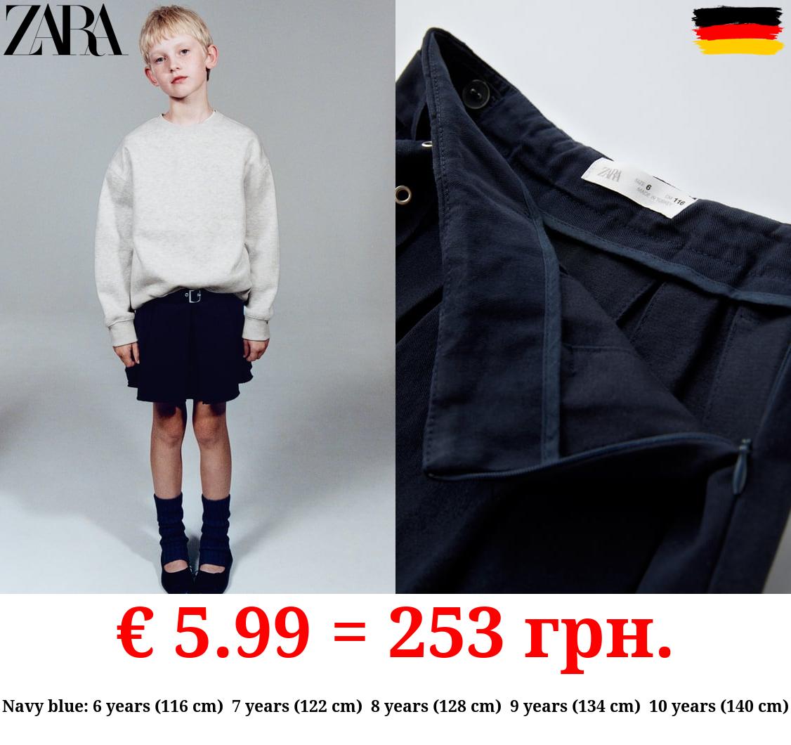 BOX PLEAT SKIRT WITH BUCKLE