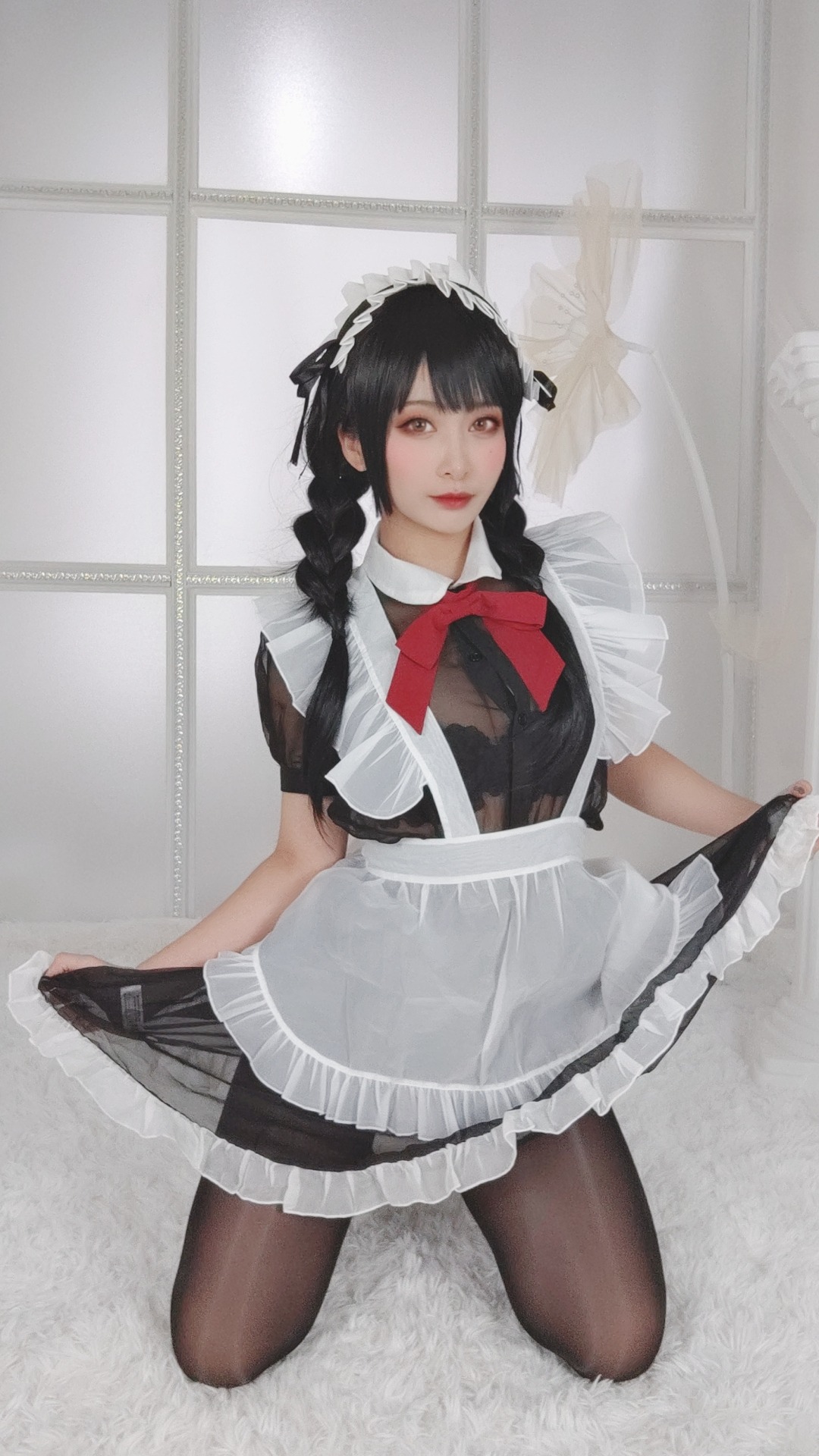 洛璃LoLiSAMA - 黑丝女仆 93P 2V 535MB 56