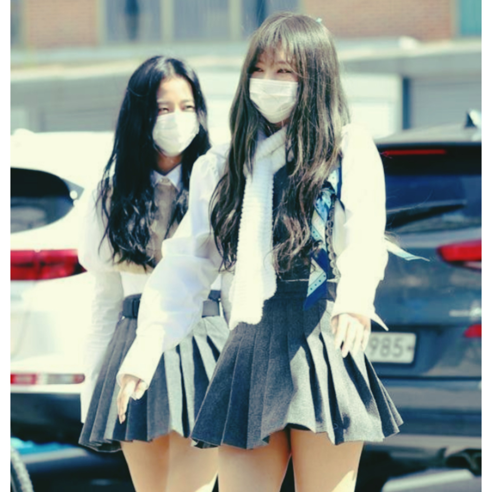 Jehi bilan birgalikda honamiz tomon ketayotganimizda Sehun yonimizdan Chiqd...